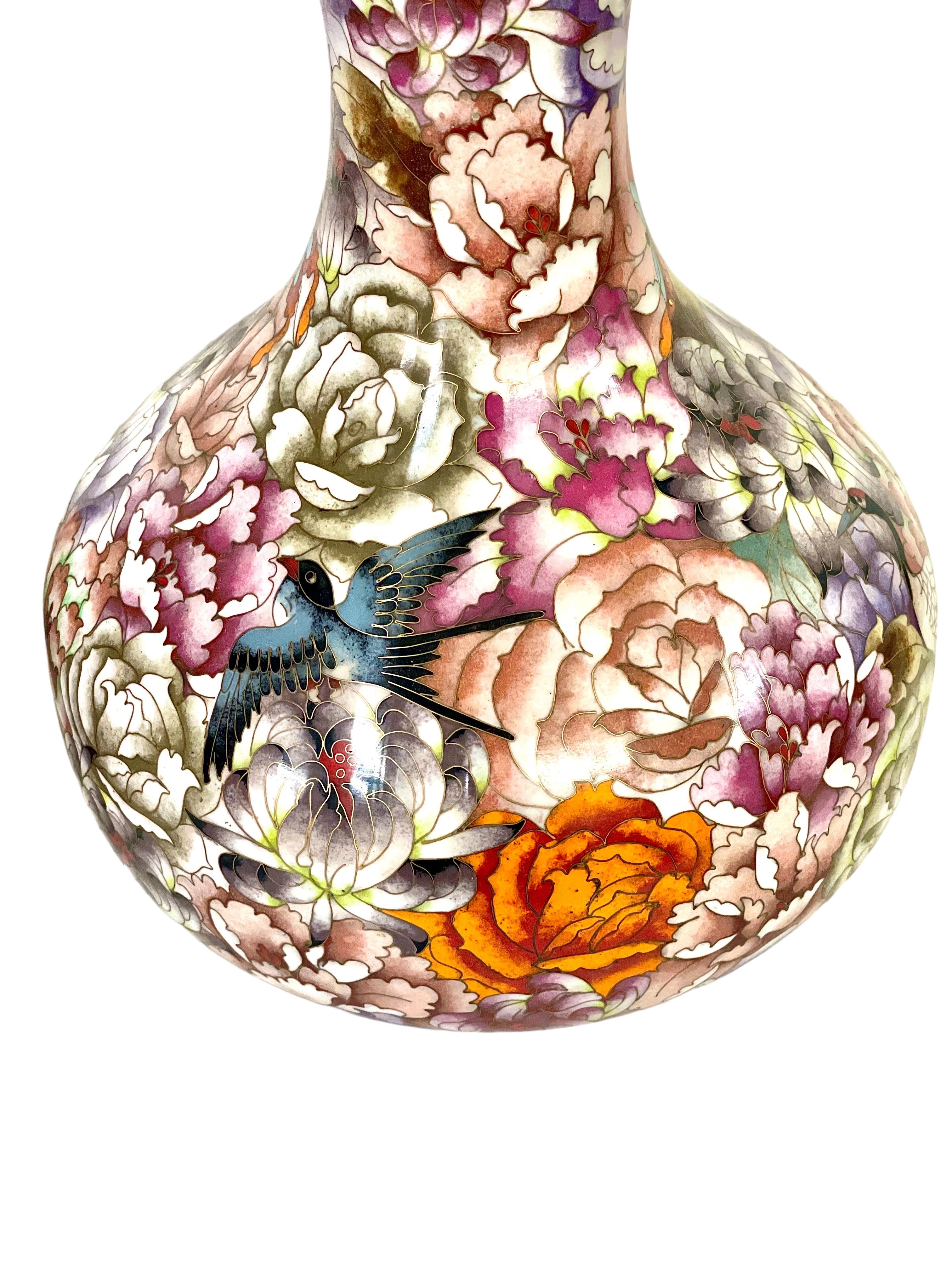 Coppia di grandi vasi cloisonné in vendita 1