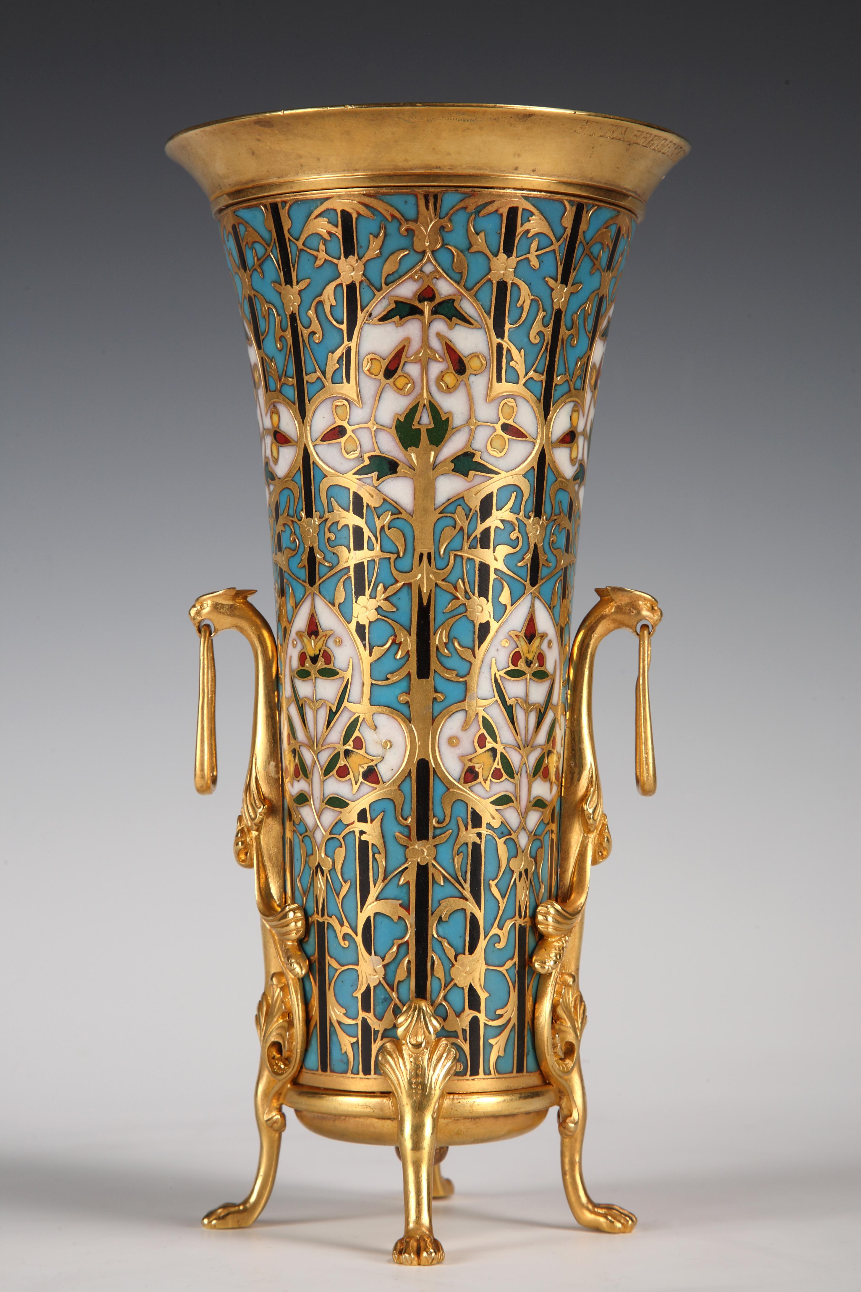 Mouvement esthétique Paire de vases en émail cloisonné et bronze signés Barbedienne, France, vers 1880
