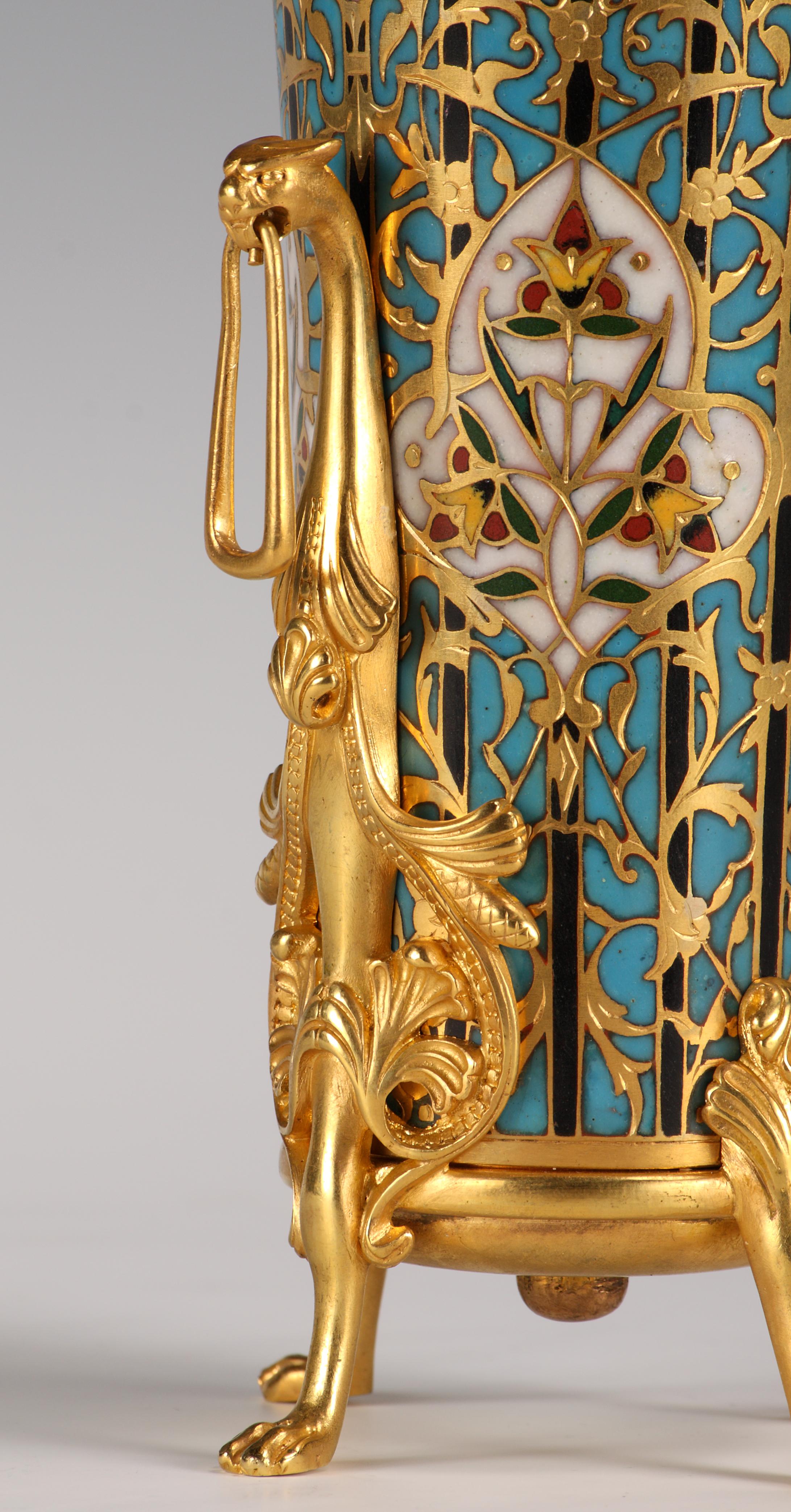 Doré Paire de vases en émail cloisonné et bronze signés Barbedienne, France, vers 1880
