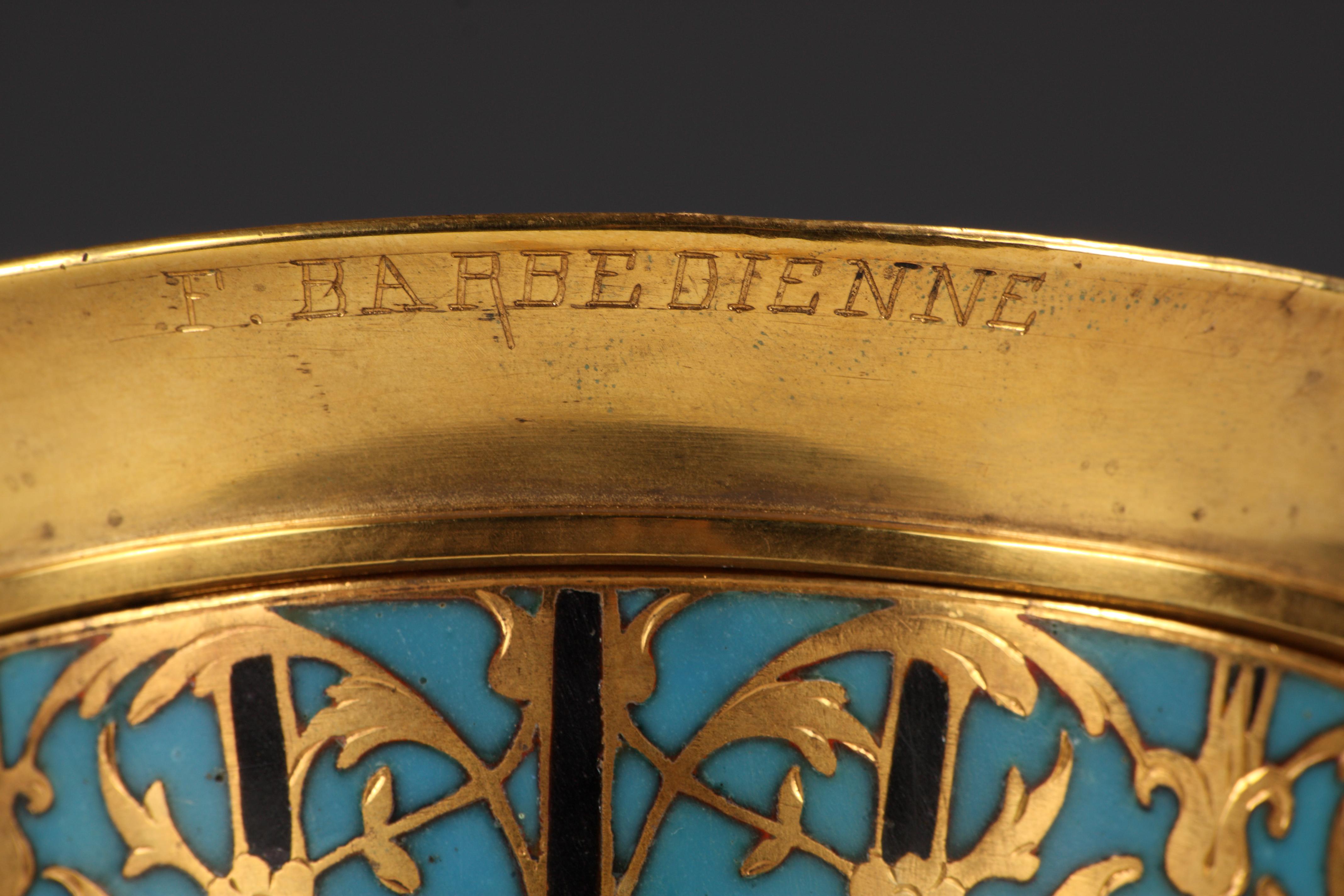 Paire de vases en émail cloisonné et bronze signés Barbedienne, France, vers 1880 Bon état à PARIS, FR