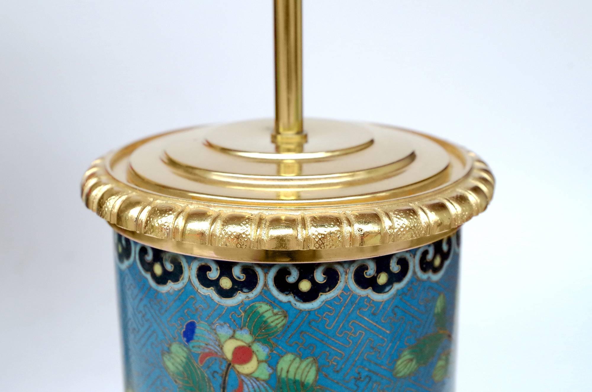 Pair of Cloisonne Enamel Lamps with Gilt Bronze Mounting, circa 1900 In Good Condition For Sale In Saint-Ouen, FR