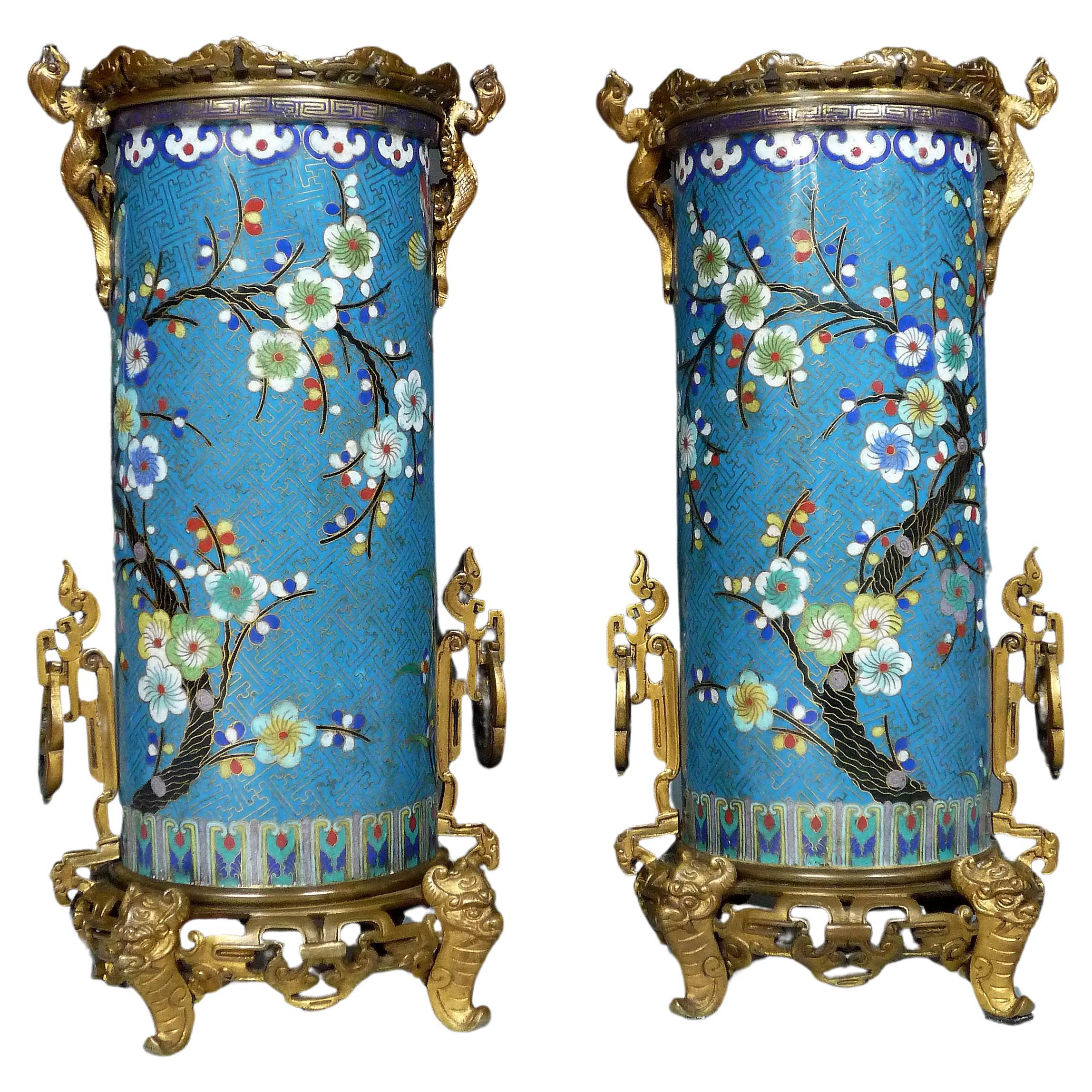 Paar „Cloisonne“-Emaille-Vasen, Attr. to l'Escalier de Cristal, Frankreich, um 1870