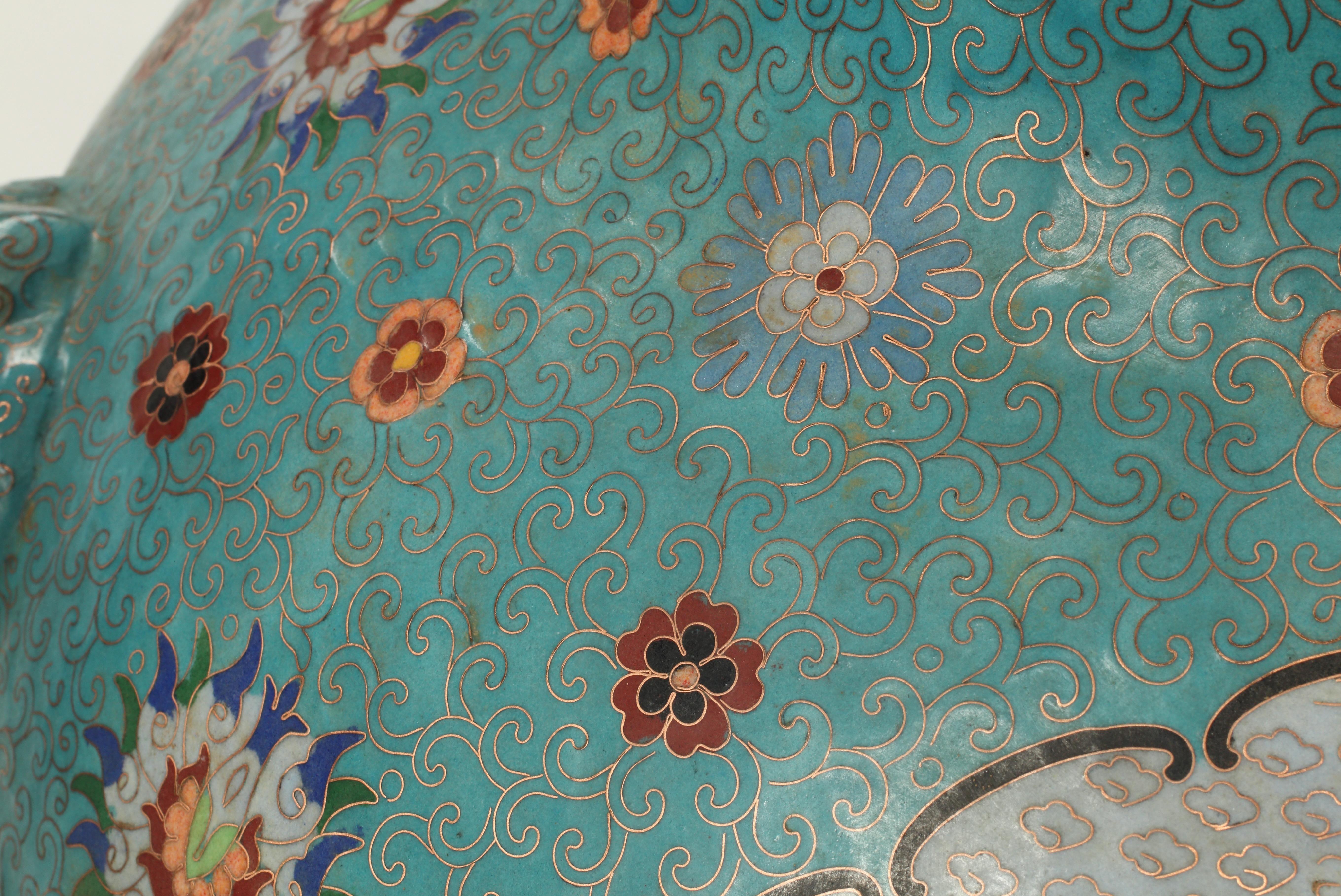 Porcellana Coppia di vasi Cloisonné su porcellana, cinese in vendita