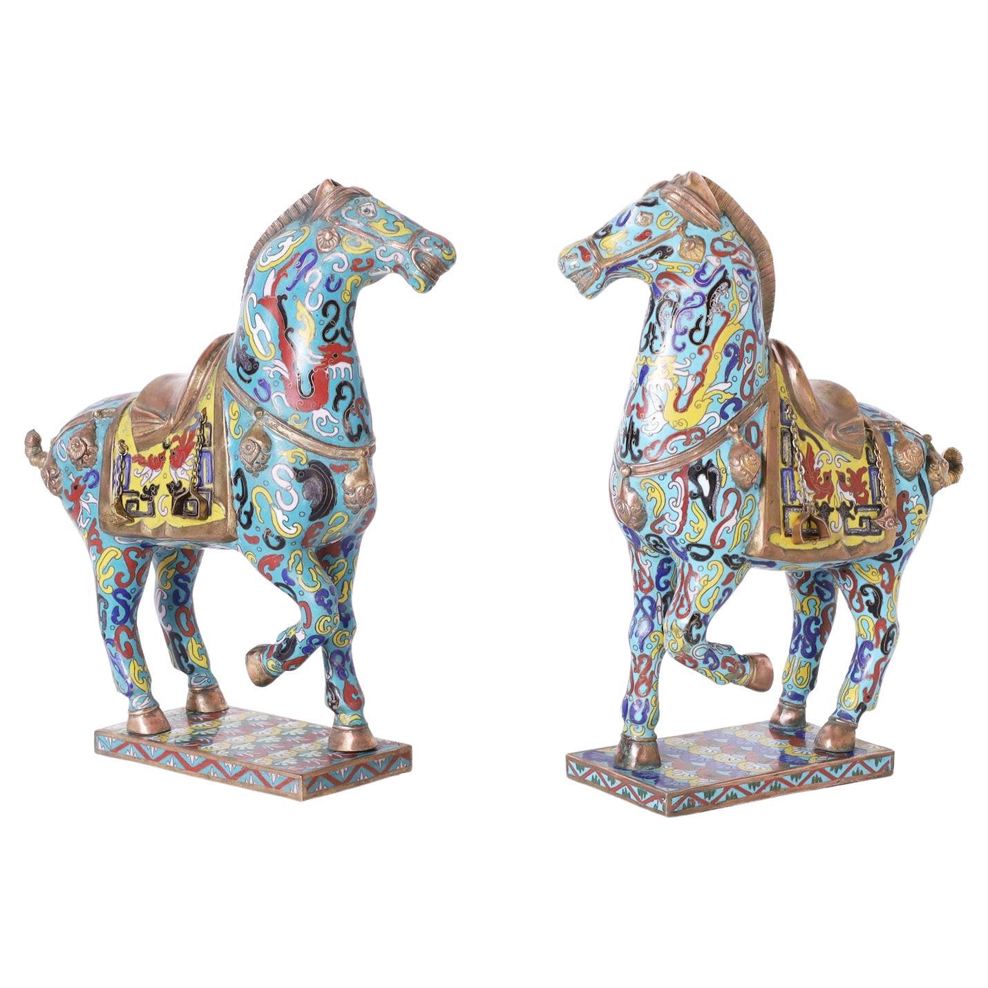 Paire de chevaux cloisonnés de style Tang