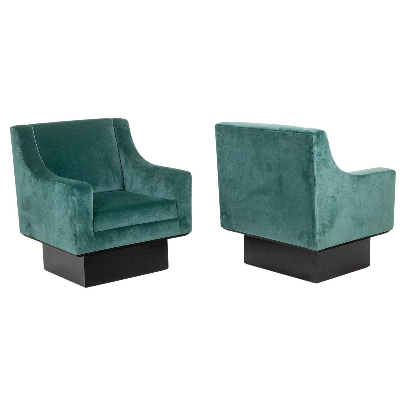 Pareja de sillones "Club", de forma cúbica. 1940s. en venta