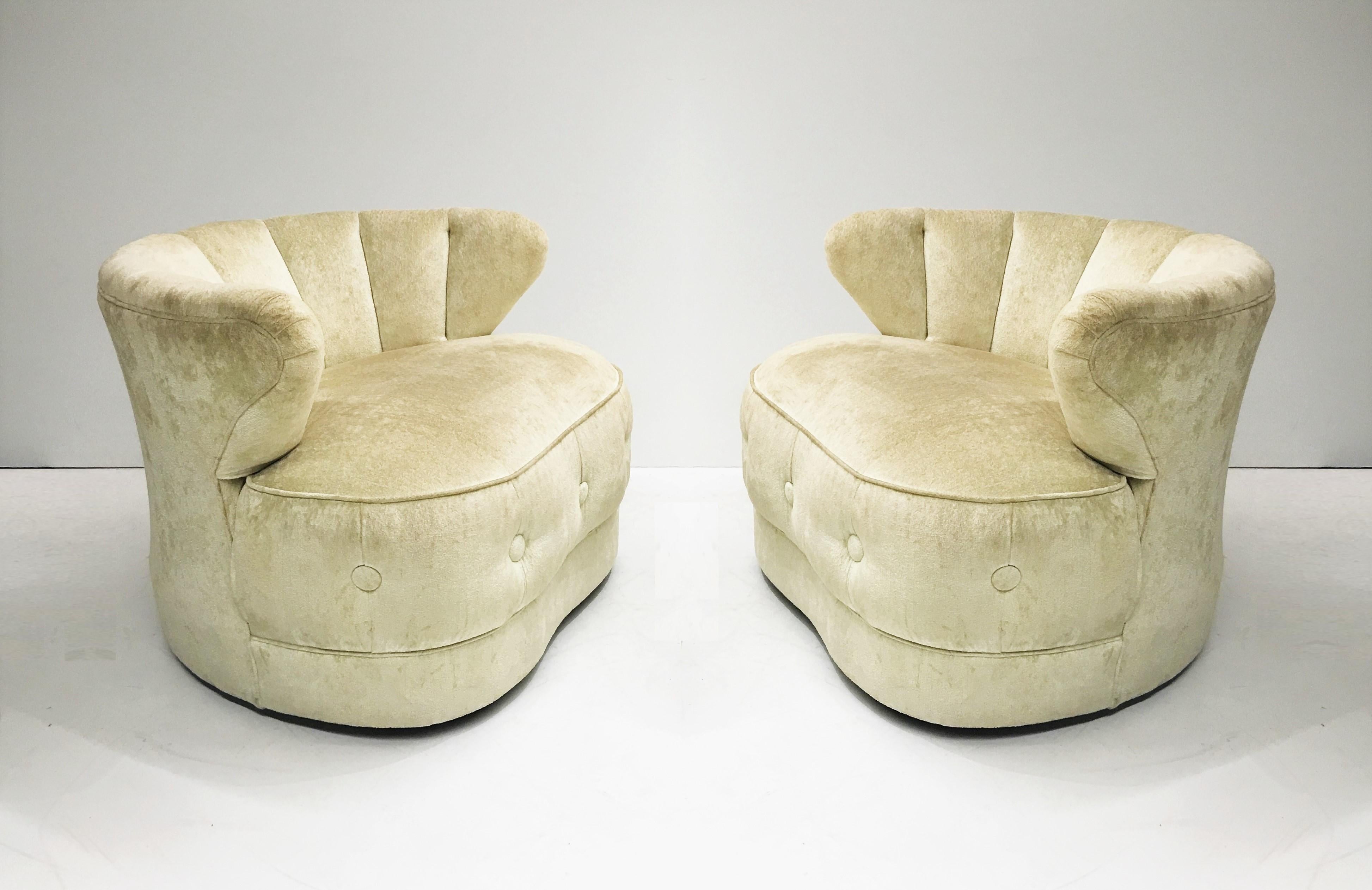 Hollywood Regency Paire de fauteuils club par James Mont en vente