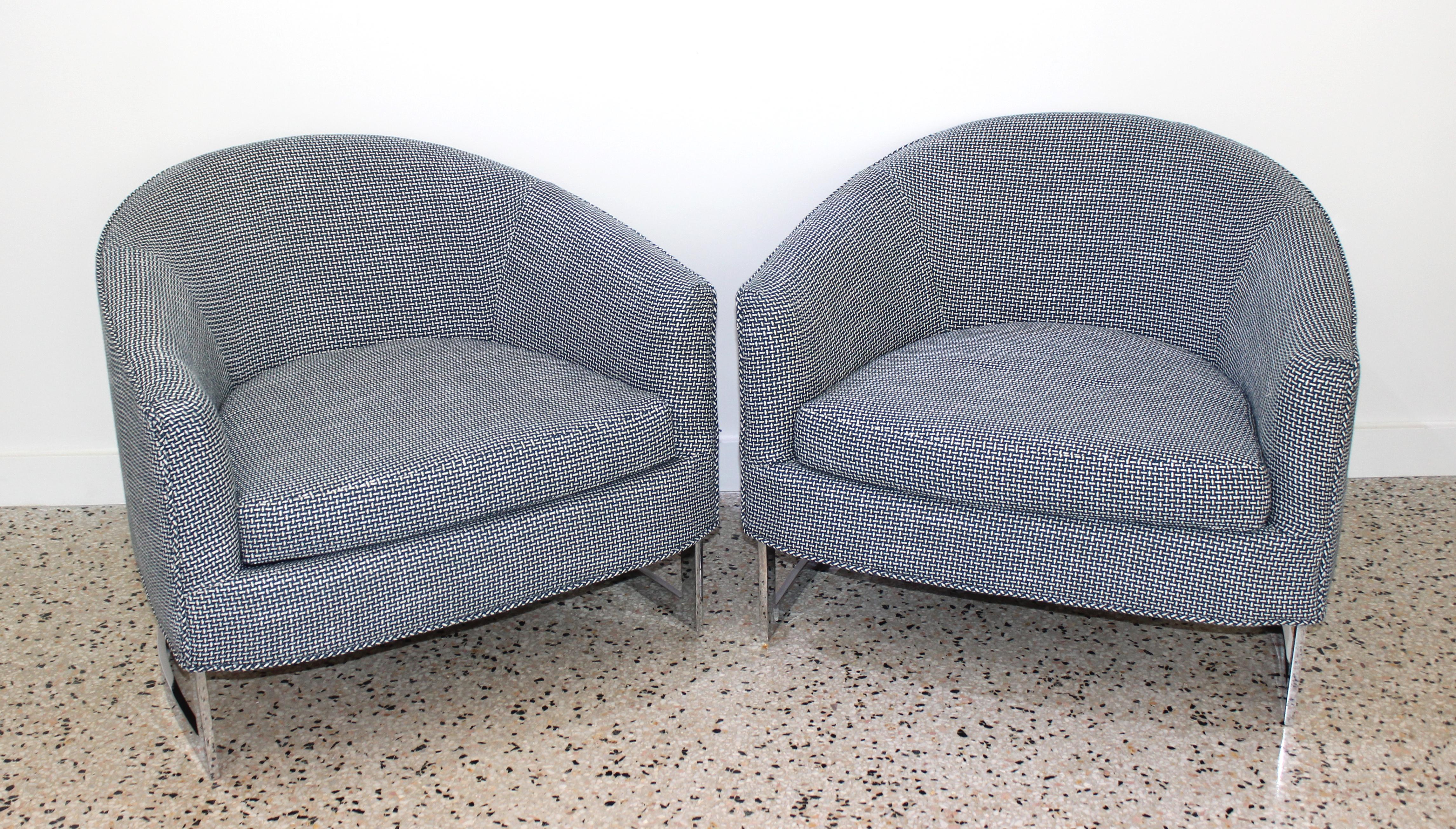American Pair of Milo Baughman Barrel Back Club Chairs For Sale