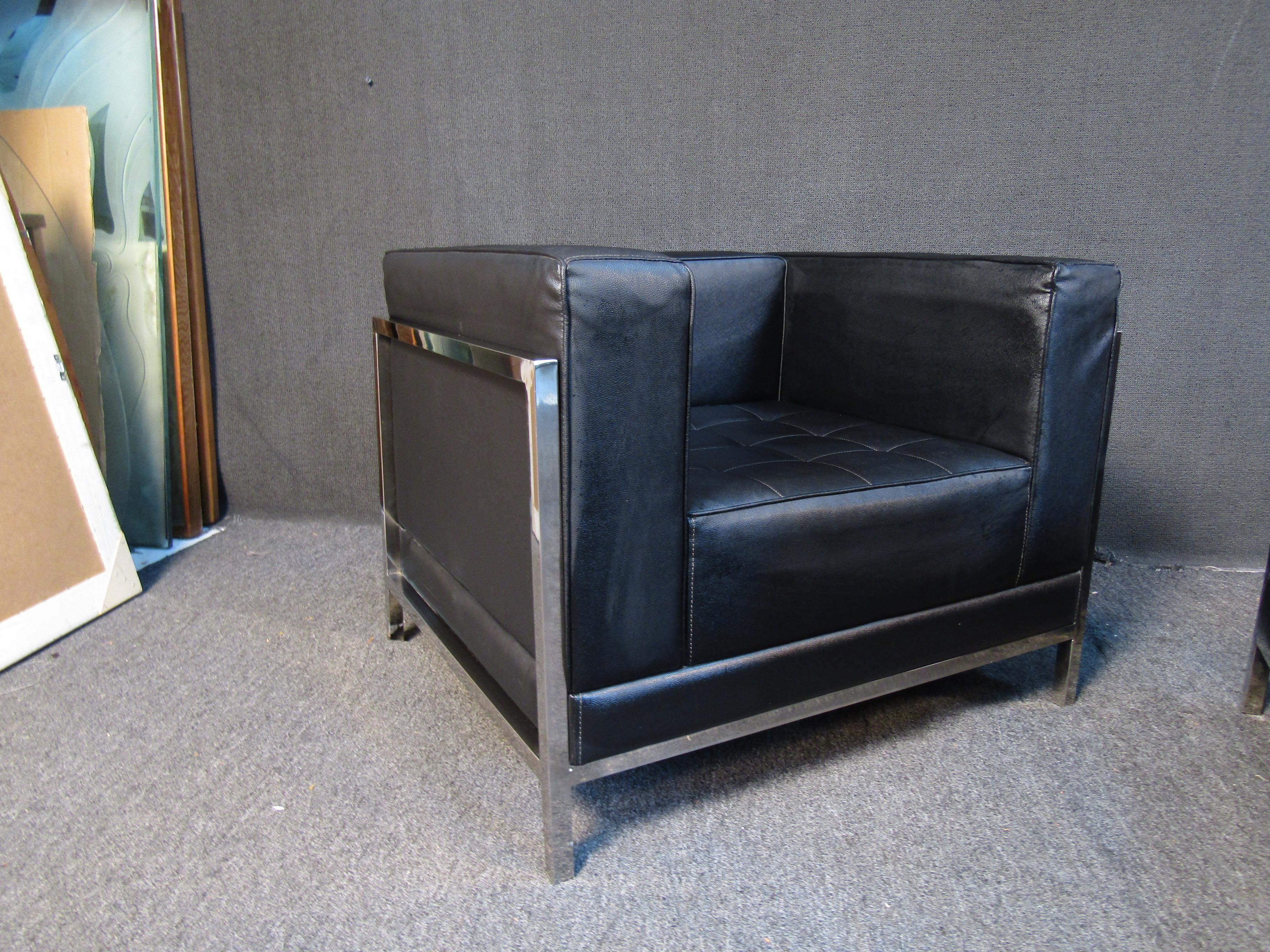 Pair of Club Chairs in Black Leather and Chrome 3