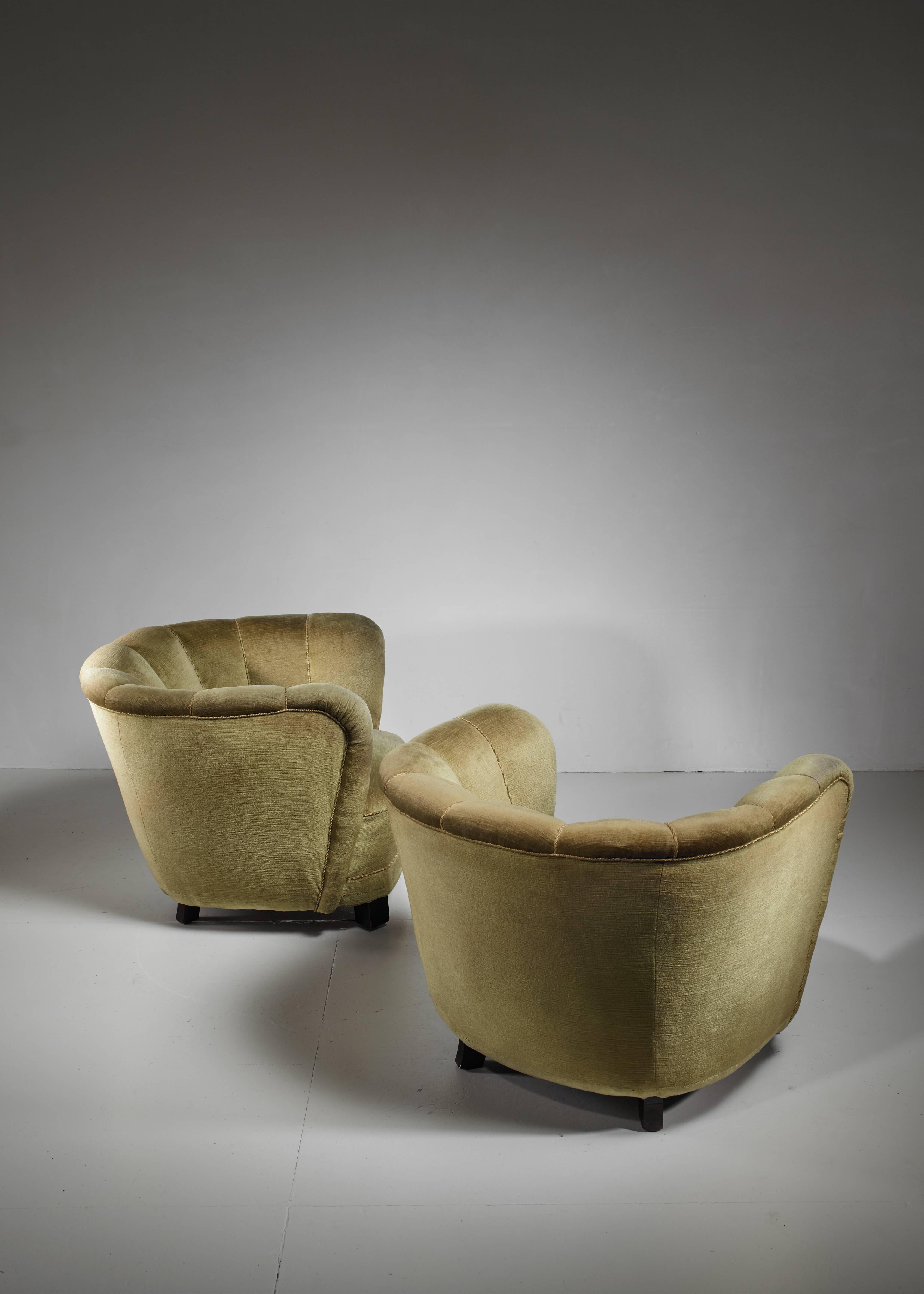 Scandinavian Modern Pair of Club Chairs with Green Velour Upholstery, Denmark, 1940s For Sale