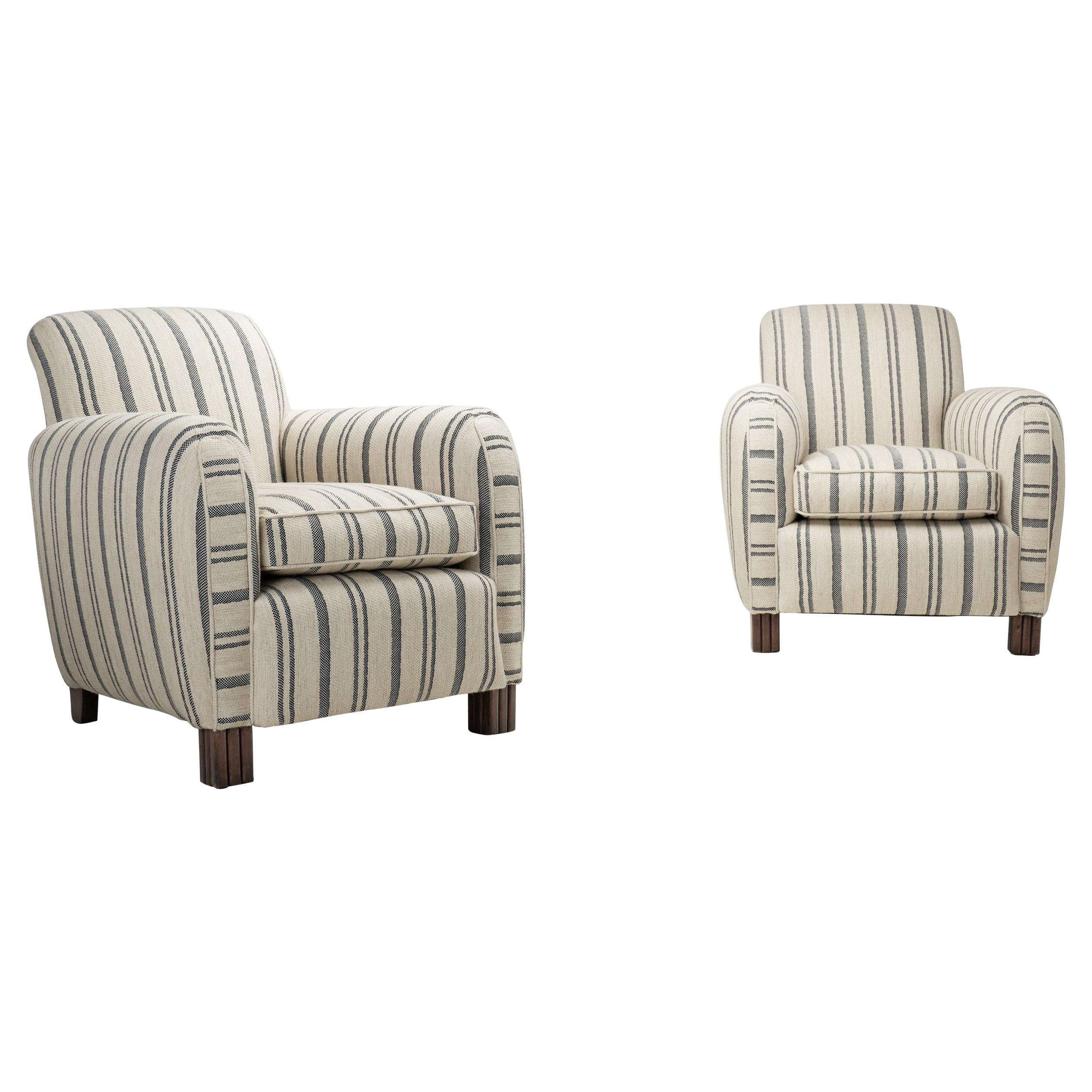 Coppia di sedie da club con tappezzeria a righe, Europa, metà del XX secolo