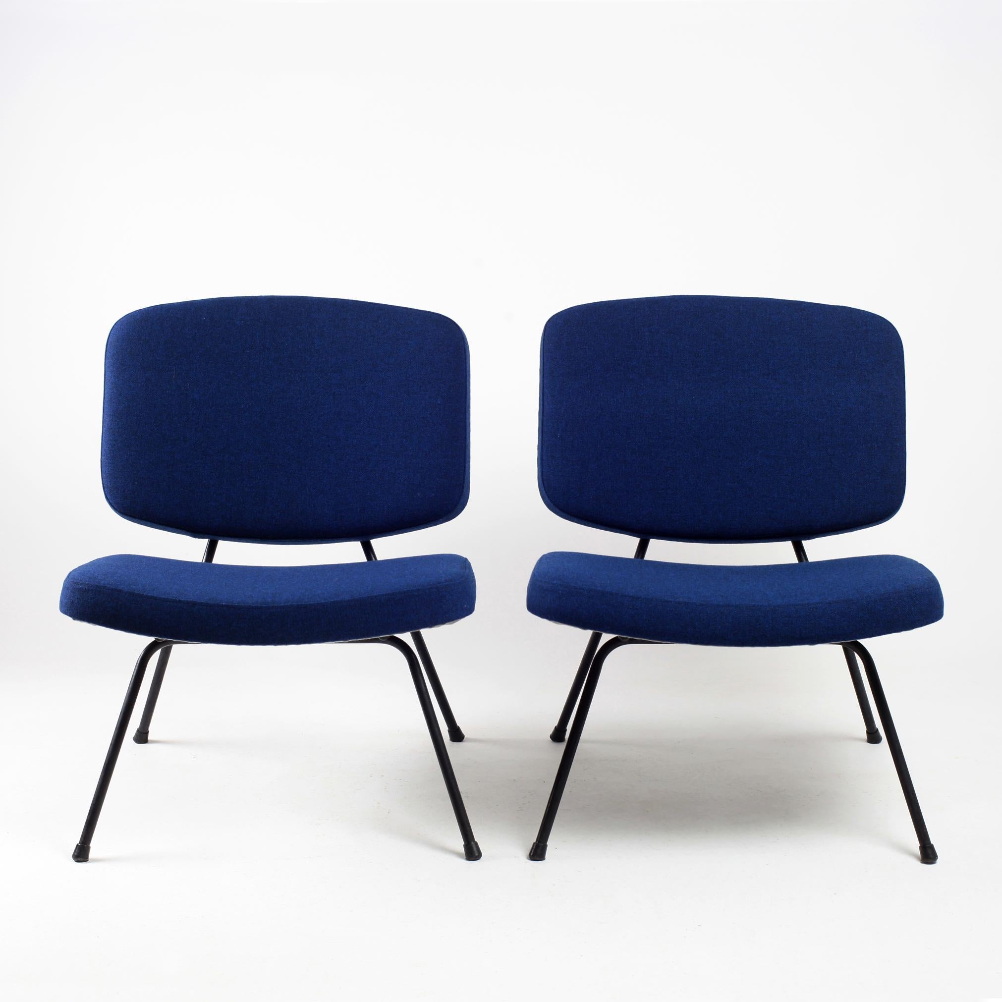 Pair of low chairs CM190 by Pierre Paulin designed in 1950 for Thonet.
Black tubular steel structure
Reupholstered in a blue Kvadrat fabric.
 