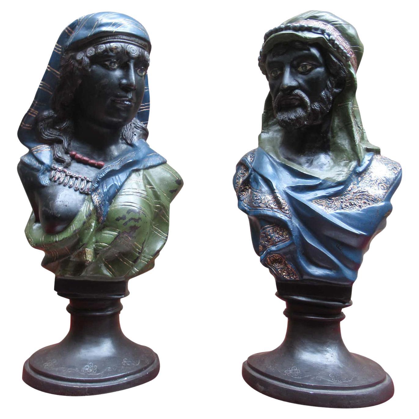Paar Kohlebemalte Bronzebüsten eines arabischen Mannes und einer arabischen Frau