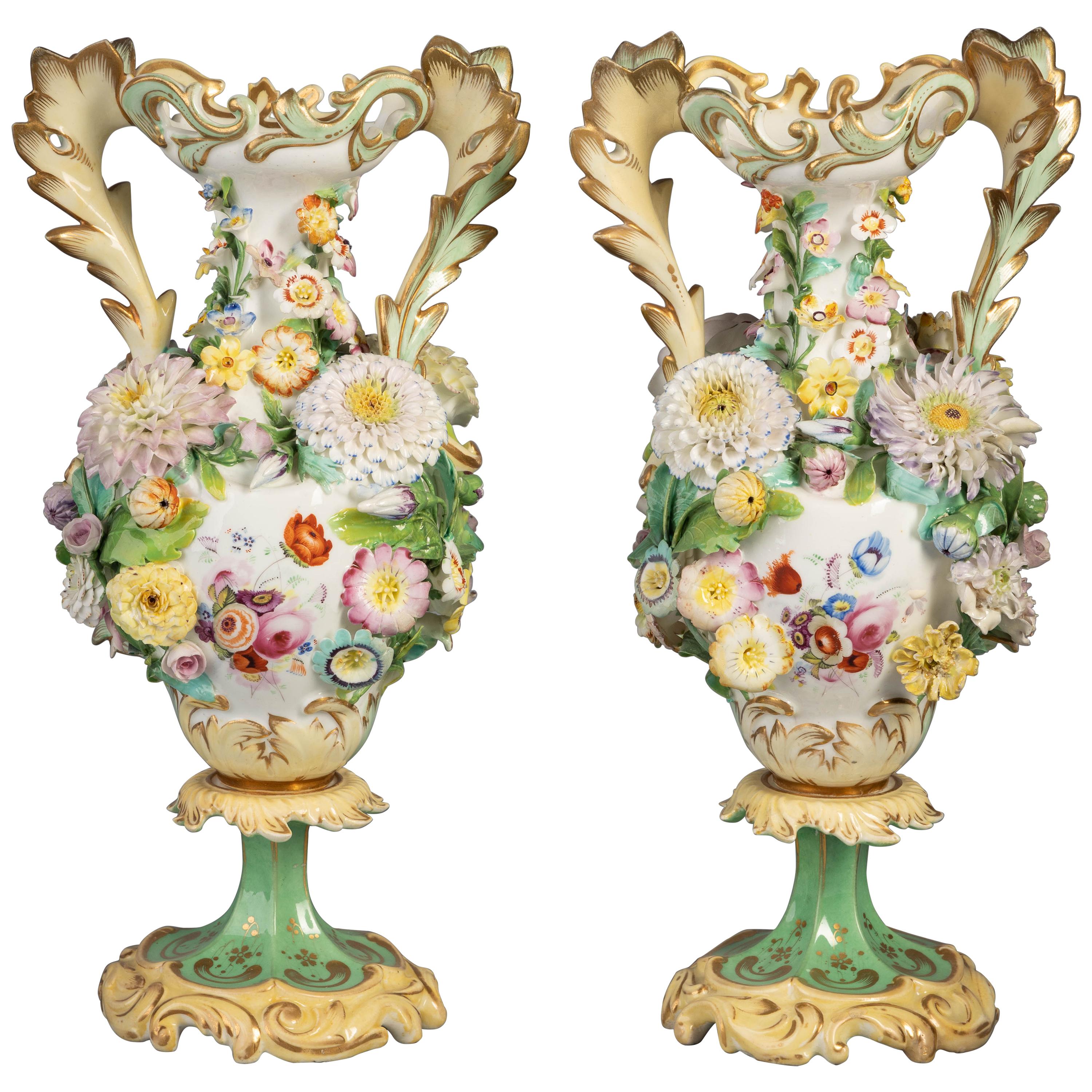 Coppia di vasi Coalbrookdale con fiori applicati, circa 1840