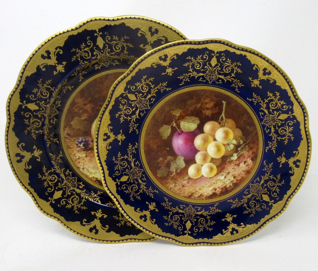 Paire d'assiettes de cabinet de Coalport peintes à la main, nature morte de Frederick Chivers, 1910 en vente 2