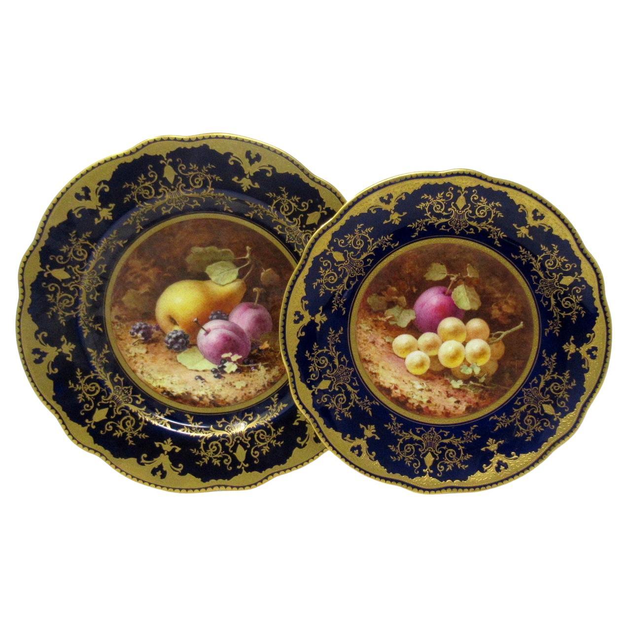 Paire d'assiettes de cabinet de Coalport peintes à la main, nature morte de Frederick Chivers, 1910