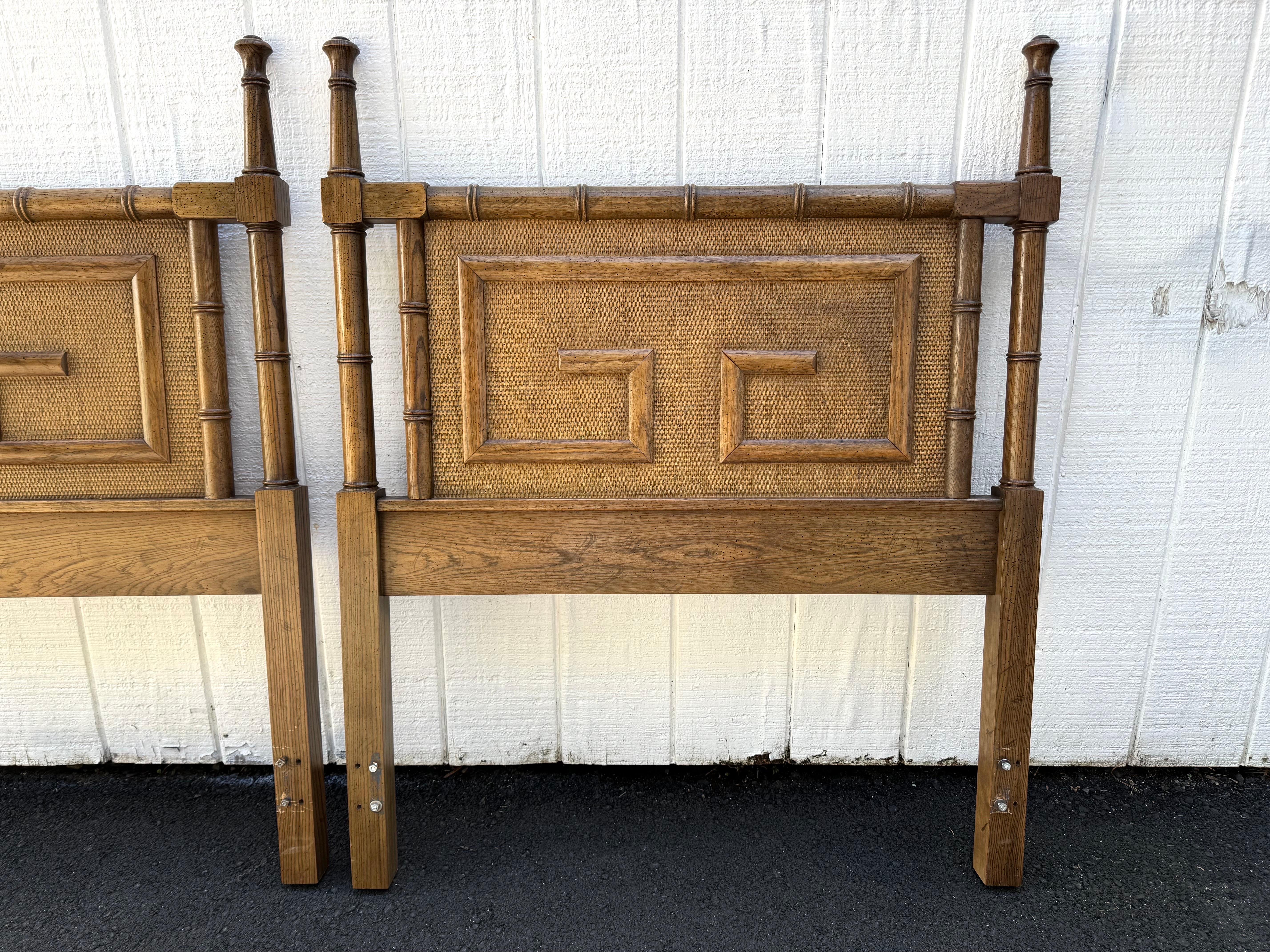 Pareja de cabeceros gemelos Coastal Dixie Shangri-La en venta 1