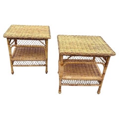 Paire de tables d'appoint en osier tressé de style côtier