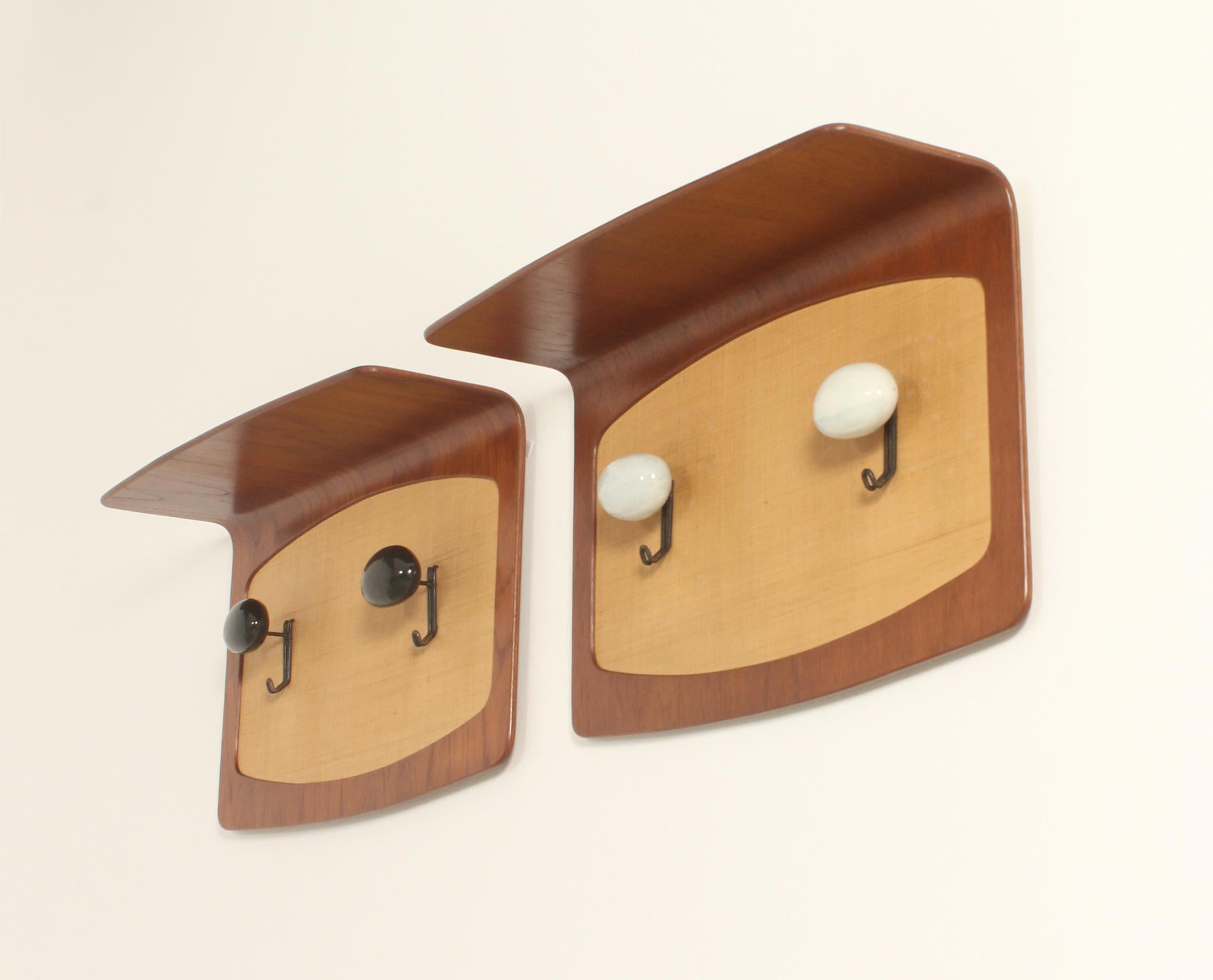 Pair of Coat Racks in Teak and Seagrass by Campo & Graffi for Home, 1950's  In Good Condition For Sale In Barcelona, ES