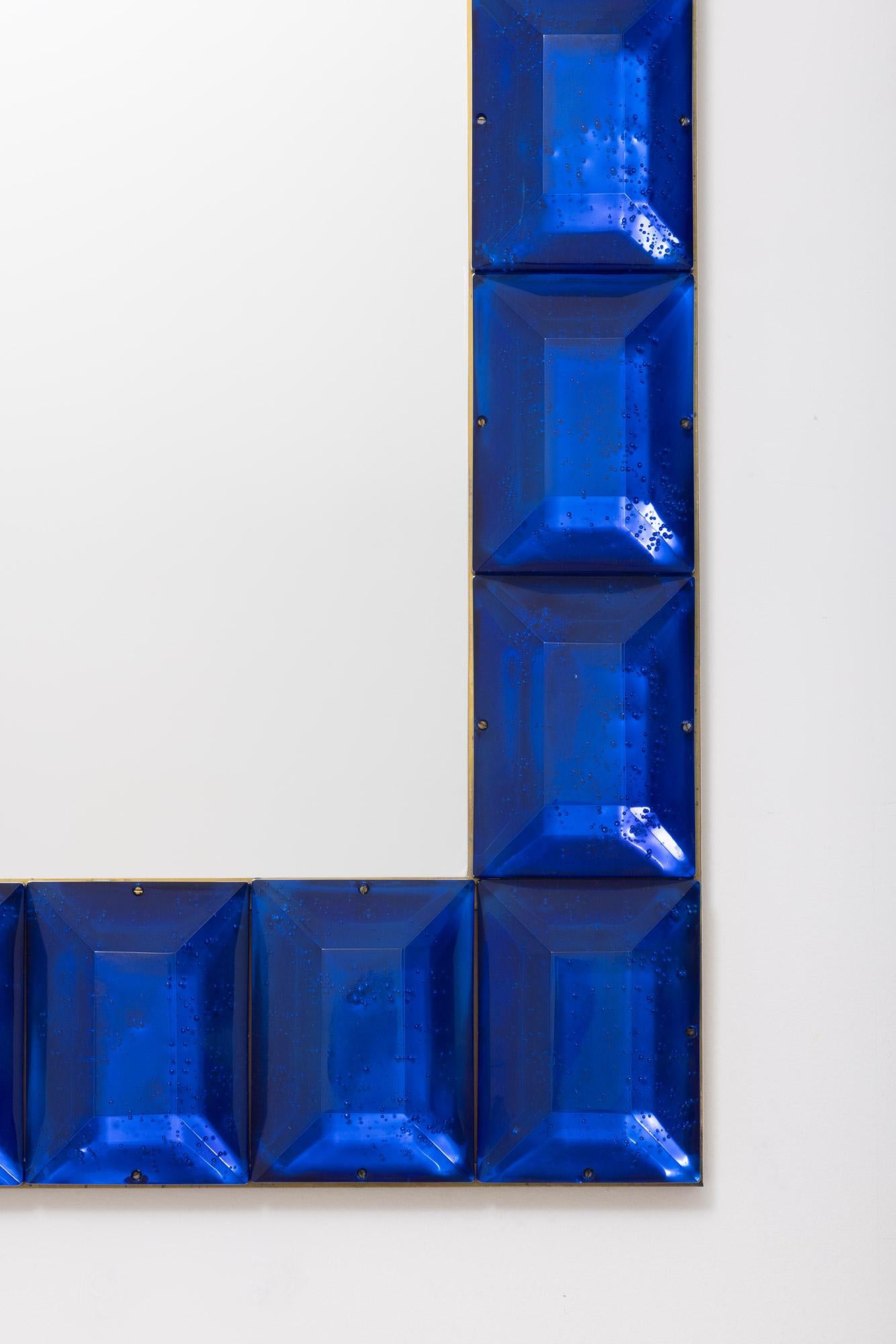italien Paire de miroirs de Murano en verre bleu cobalt taillé en diamant, en stock en vente