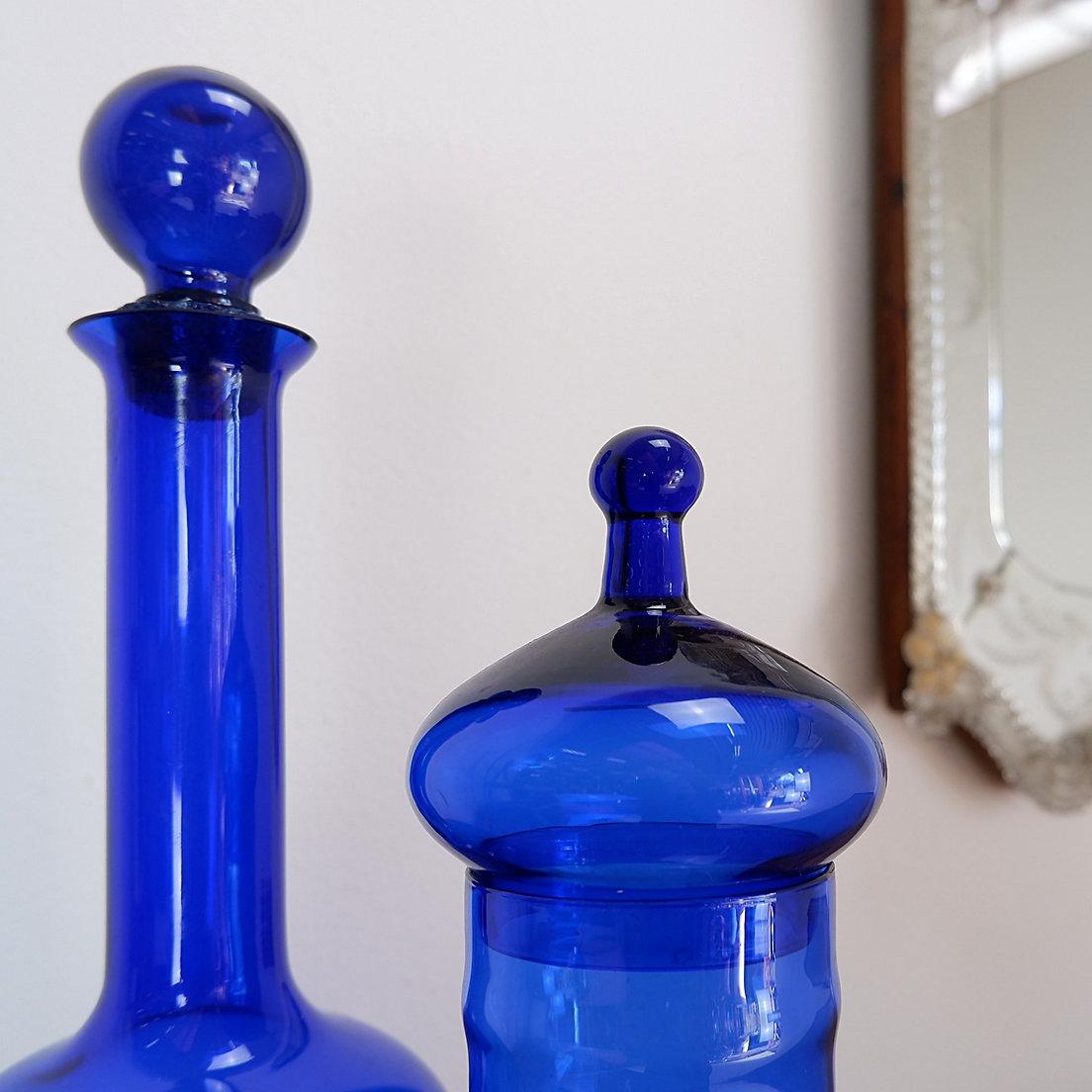 Coppia di bottiglie di vetro blu cobalto - (1 bottiglia e 1 bonboniere) In condizioni buone in vendita a Linkebeek, BE