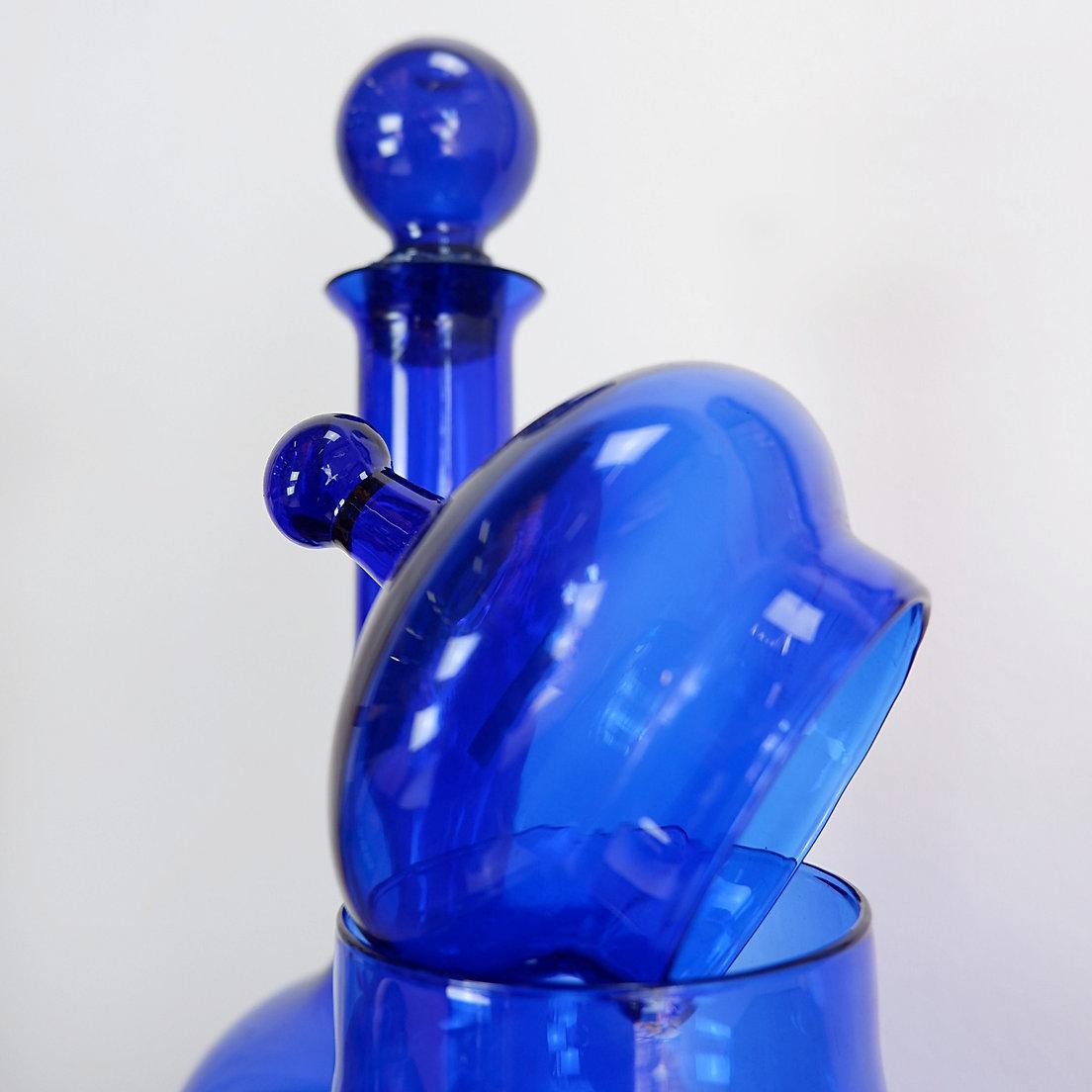 Coppia di bottiglie di vetro blu cobalto - (1 bottiglia e 1 bonboniere) in vendita 1