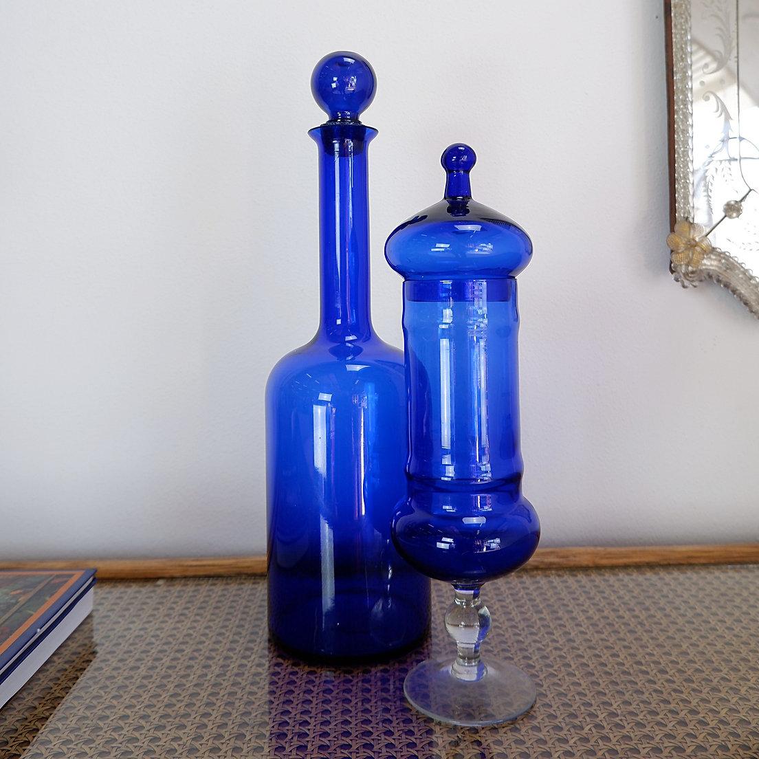Coppia di bottiglie di vetro blu cobalto - (1 bottiglia e 1 bonboniere) in vendita 2