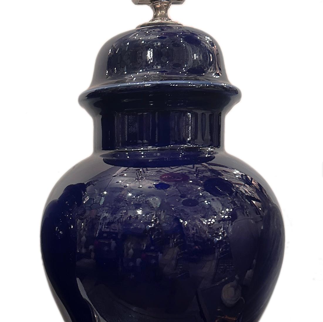 Français Paire de lampes bleu cobalt en vente