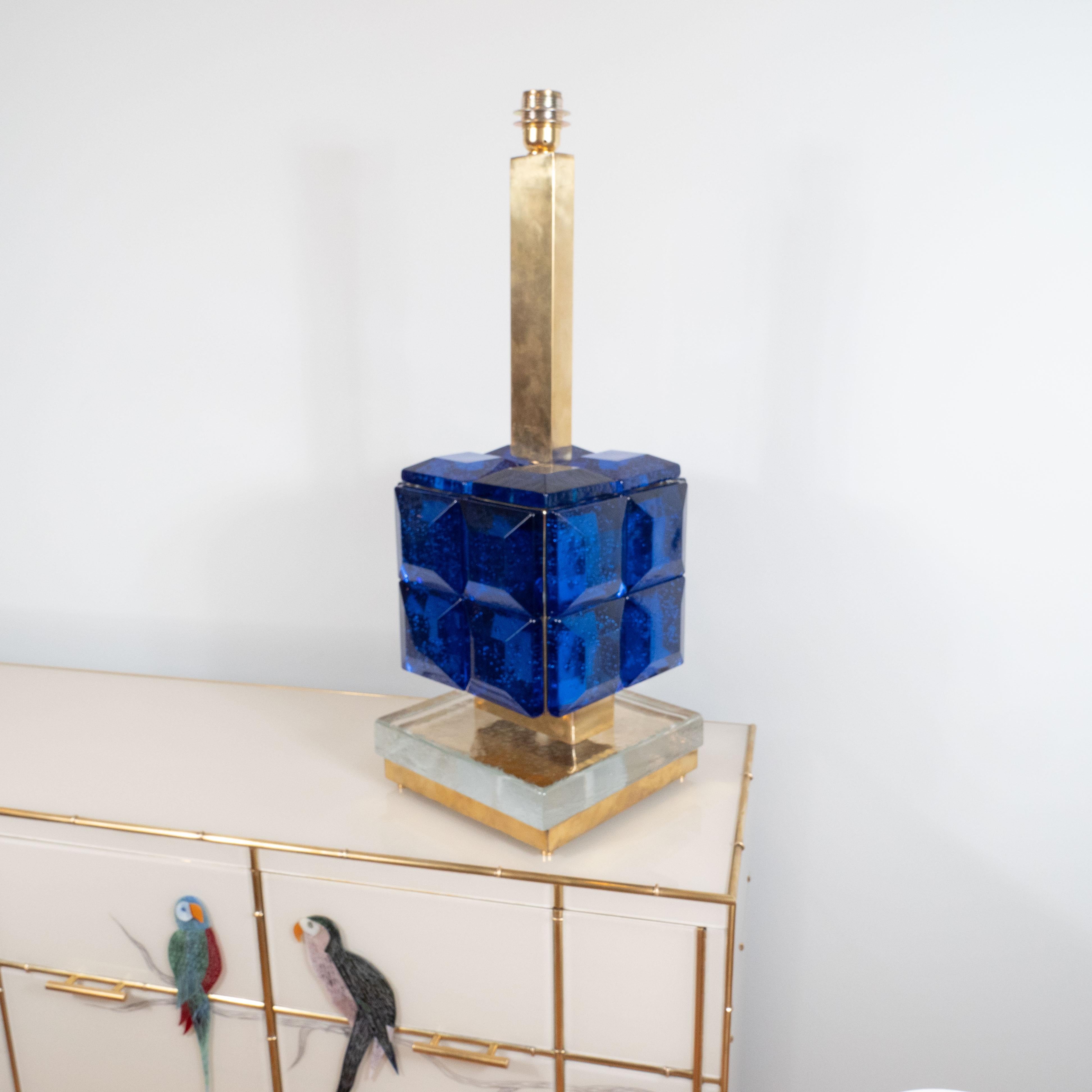 Geometrische quadratische Lampen aus kobaltblauem Muranoglas und Messing:: Italien:: 2019 (21. Jahrhundert und zeitgenössisch)