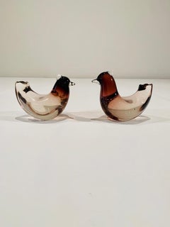 Coppia di galli in vetro bicolore circa 1970