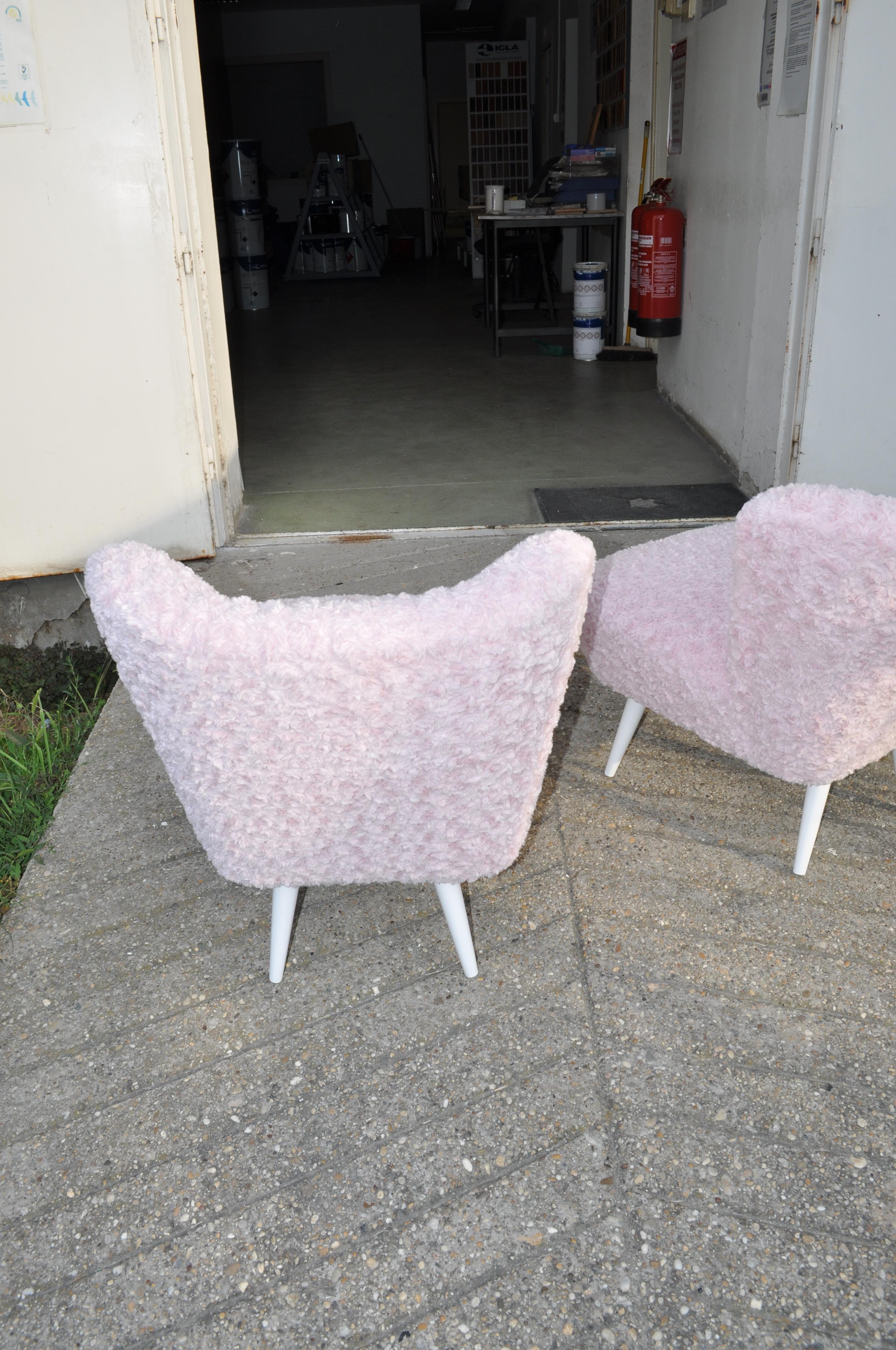 Mid-20th Century Pair of Cocktail Chairs Pink Faux Fur For Sale