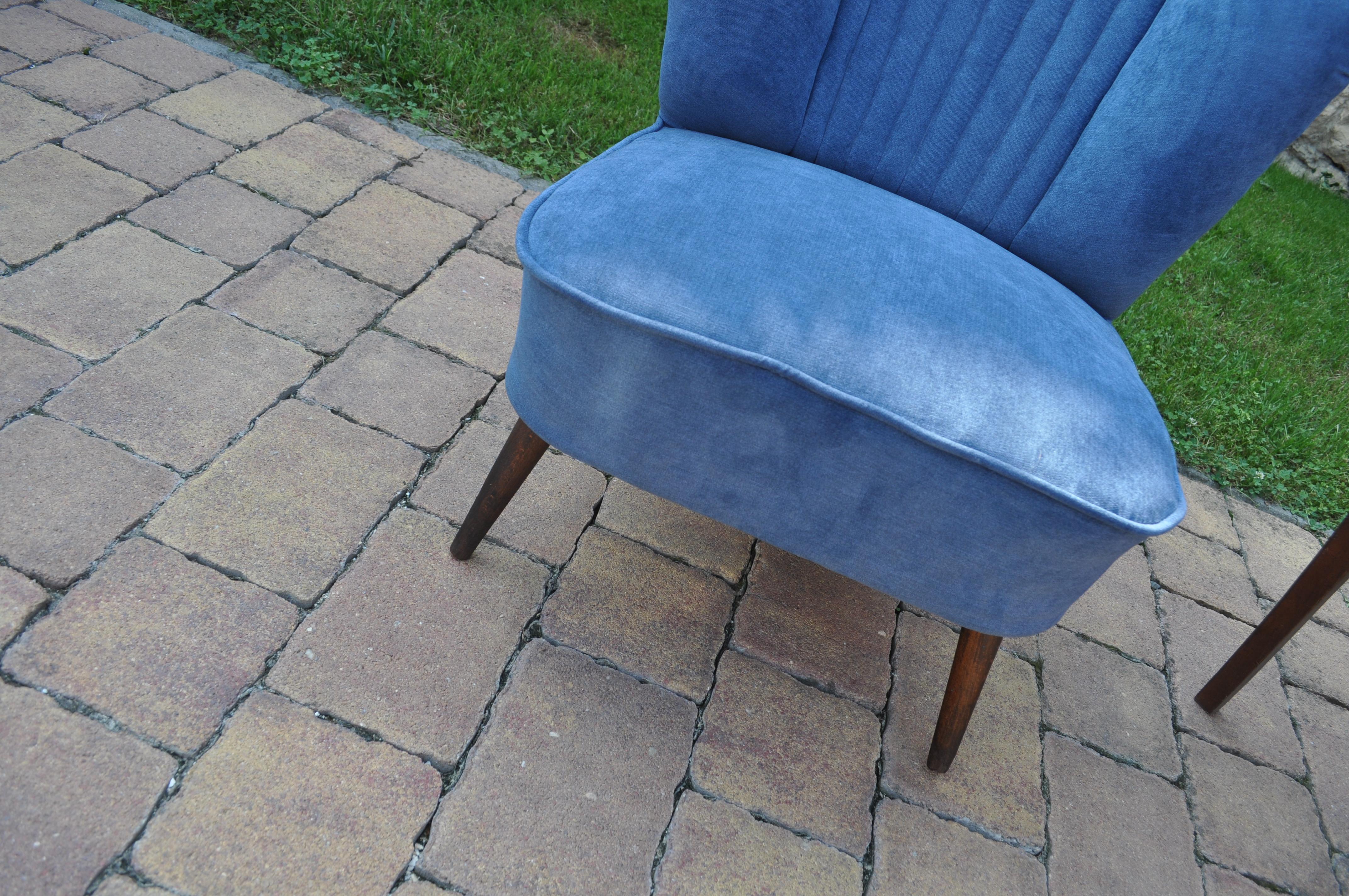Mid-20th Century Pair of Cocktail Chairs with Blue Fabric For Sale