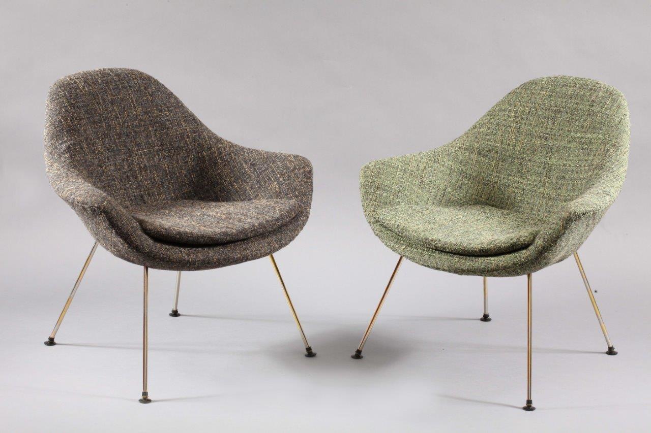 Pair of cocktail shell chairs,
Italy, 1950
Brass legs,
Two-tone fabric.