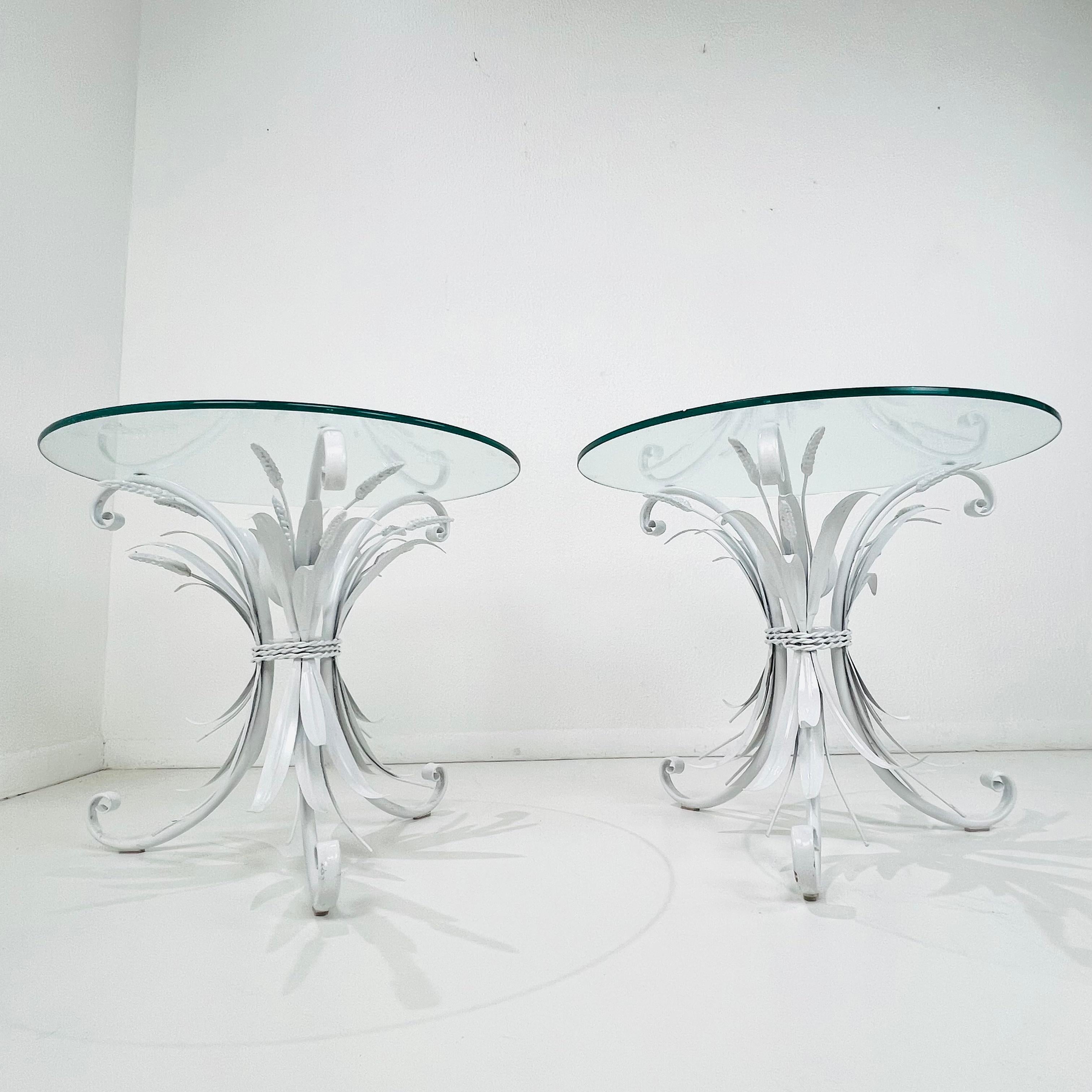 Paire de tables d'appoint style Coco Chanel en forme de gerbe de blé Bon état - En vente à Dallas, TX
