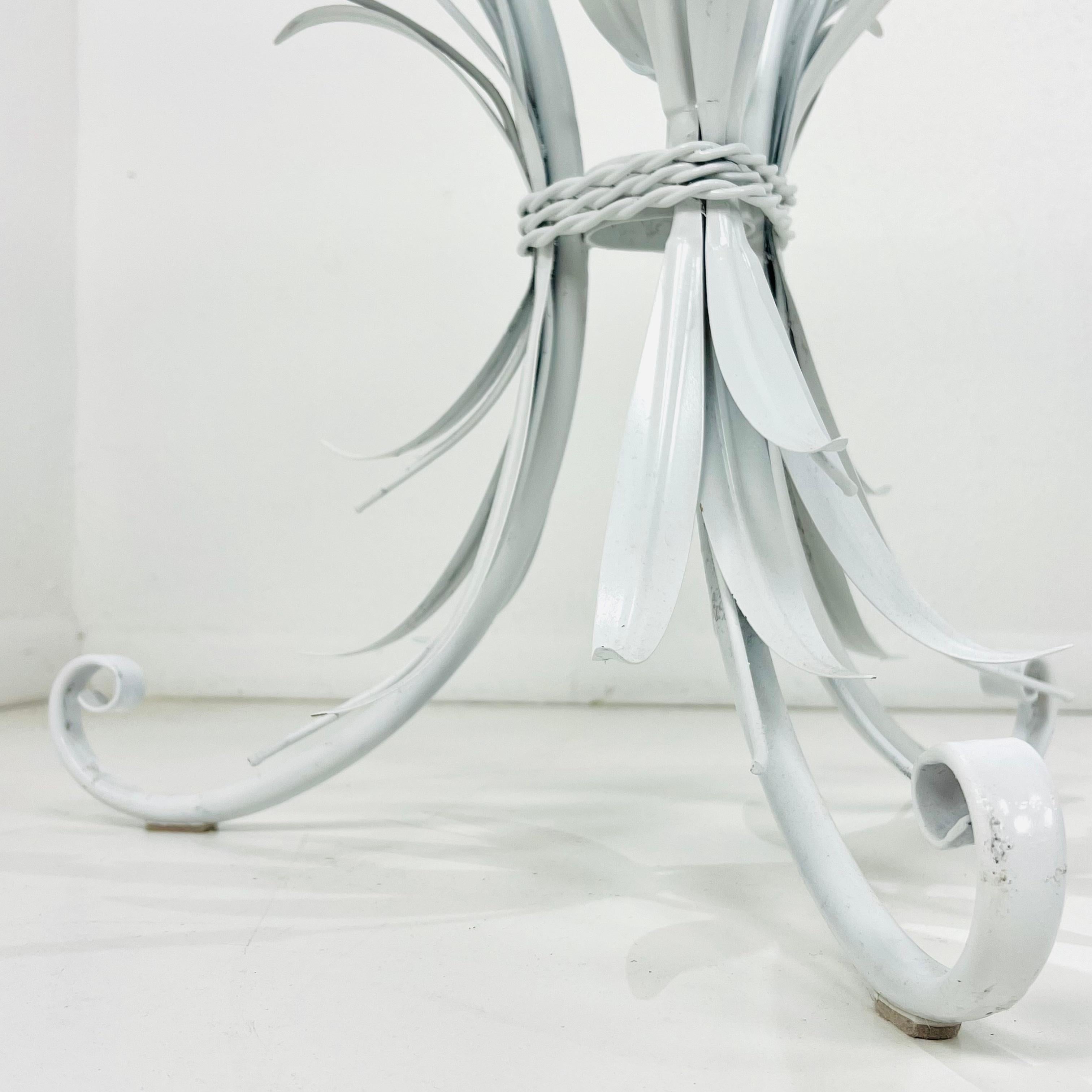 Paire de tables d'appoint style Coco Chanel en forme de gerbe de blé en vente 1