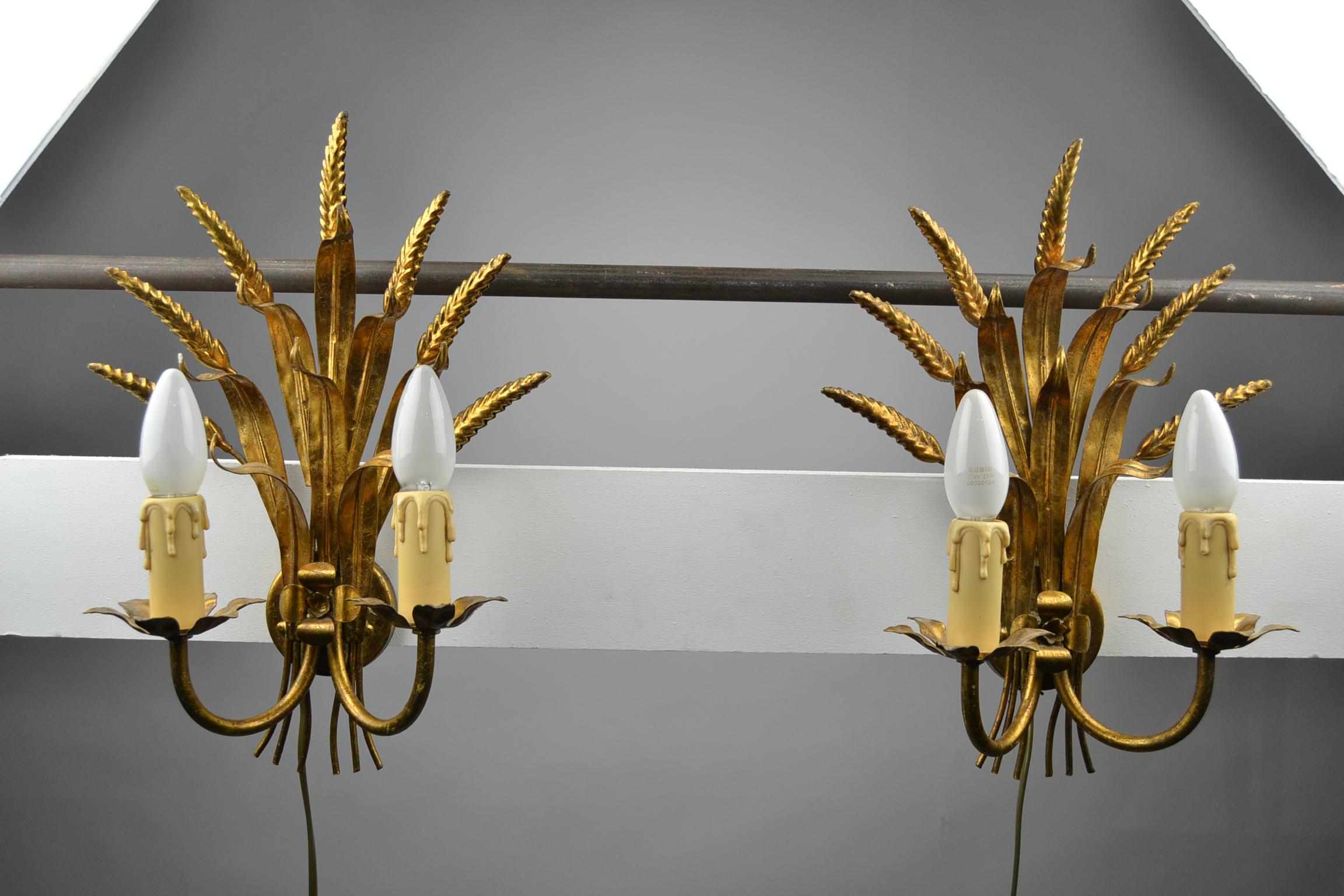 20th Century Pair of Coco Chanel Style Florentine Wall Lights with gold finish, 1970s