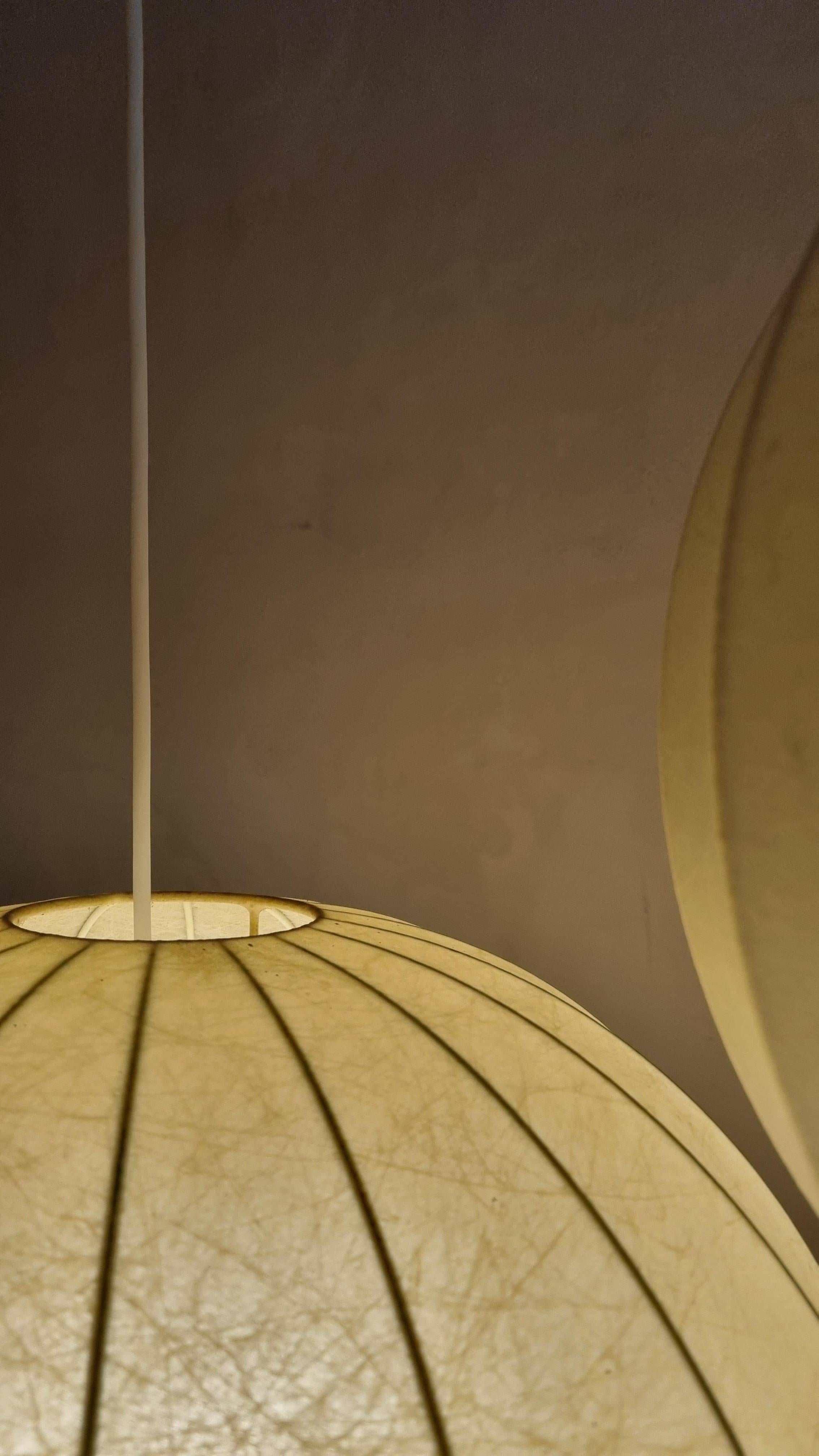 Métal Paire de lampes à suspension cocon, fabrication italienne, années 1960 en vente