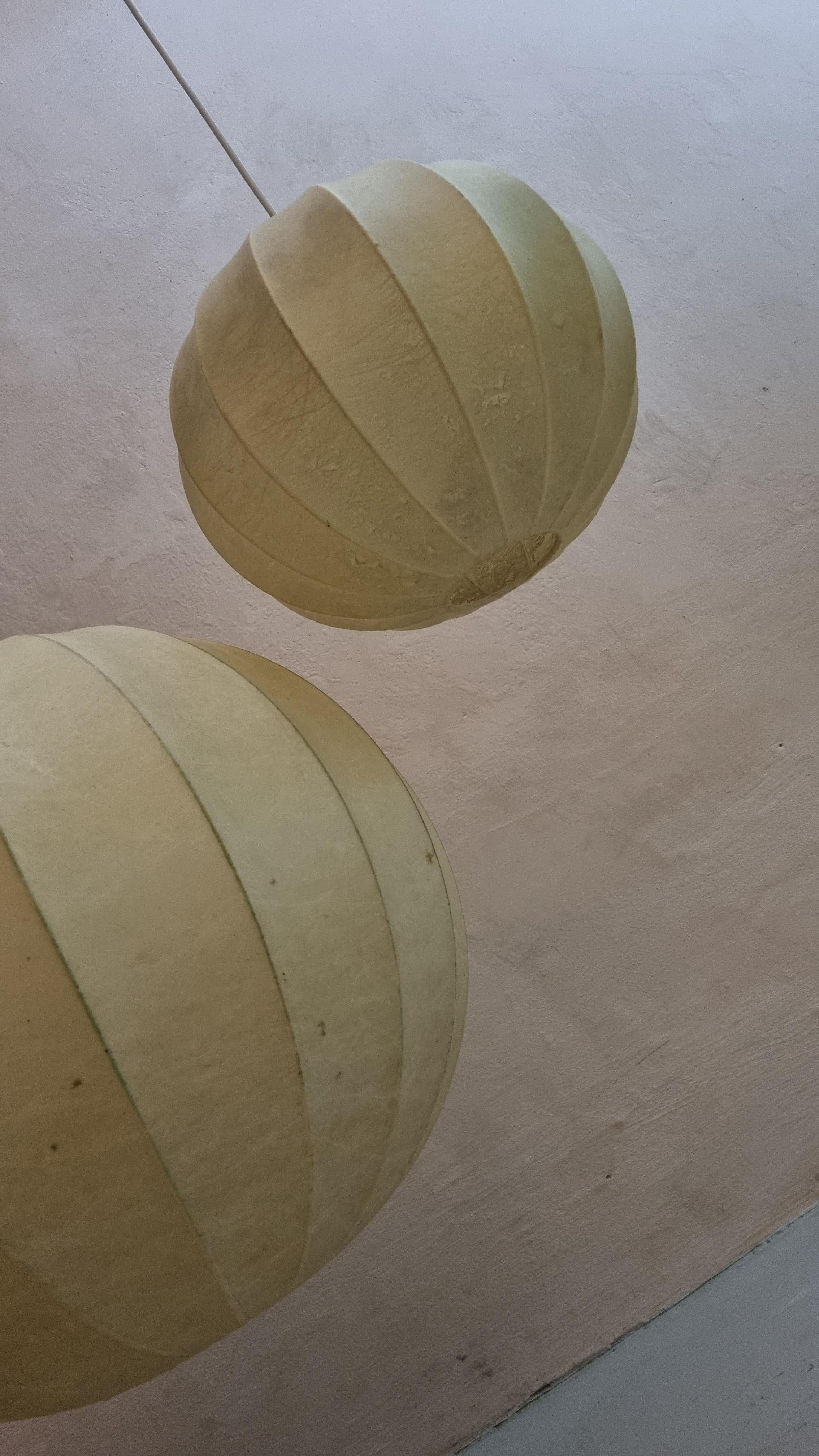 Pair of Cocoon Suspension Lamp, Italian Manufacture, 1960s For Sale 1