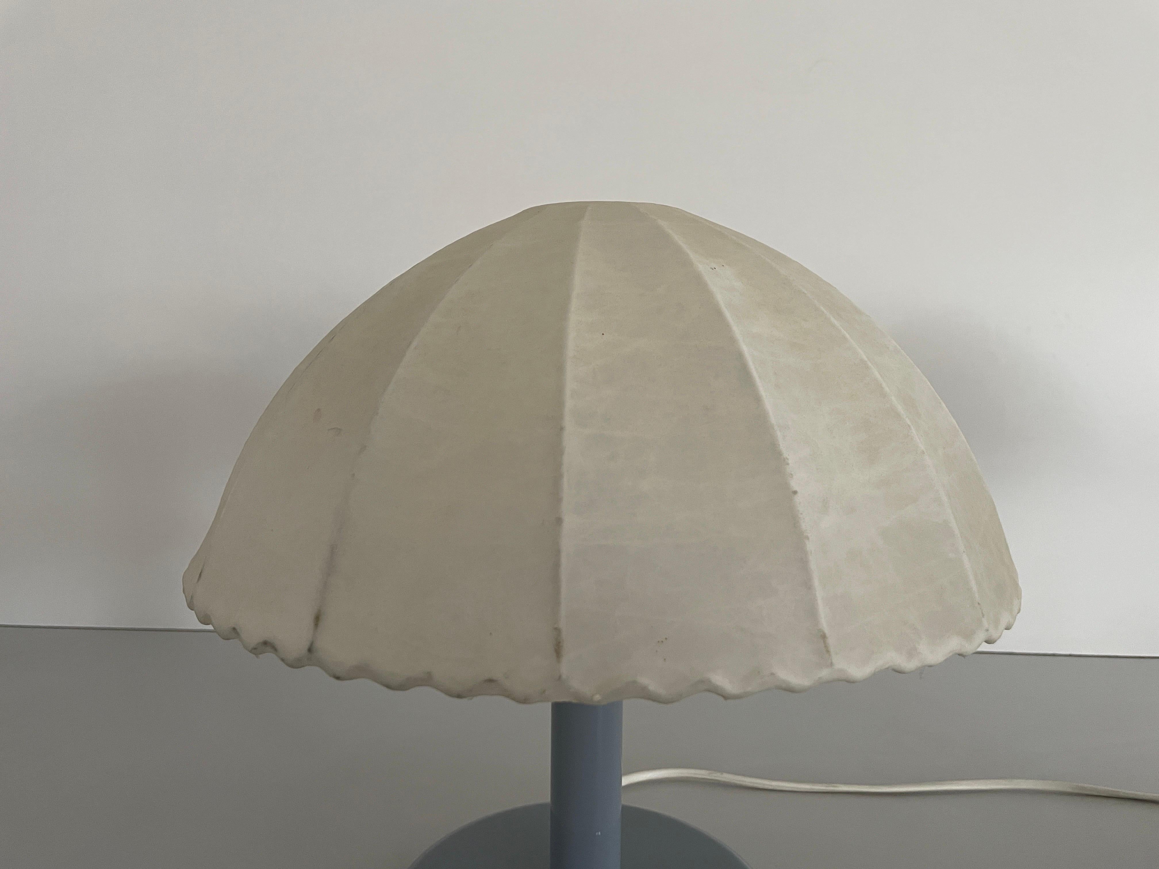 Milieu du XXe siècle Paire de lampes de table cocon avec base en métal gris par GOLDkanT, années 1960, Allemagne en vente