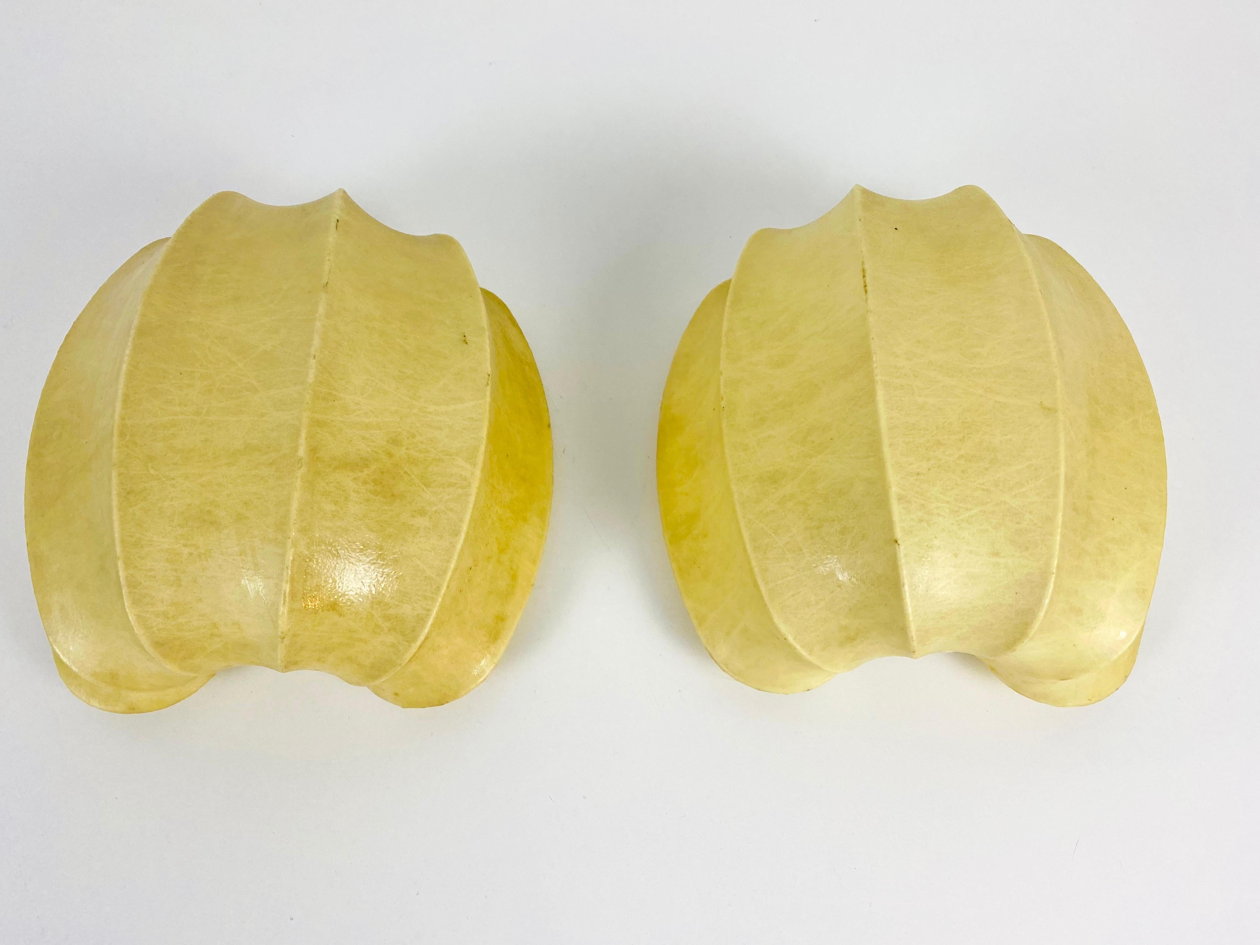 Pair of Cocoon Wall Lamps, 1960s In Good Condition In Hagenbach, DE