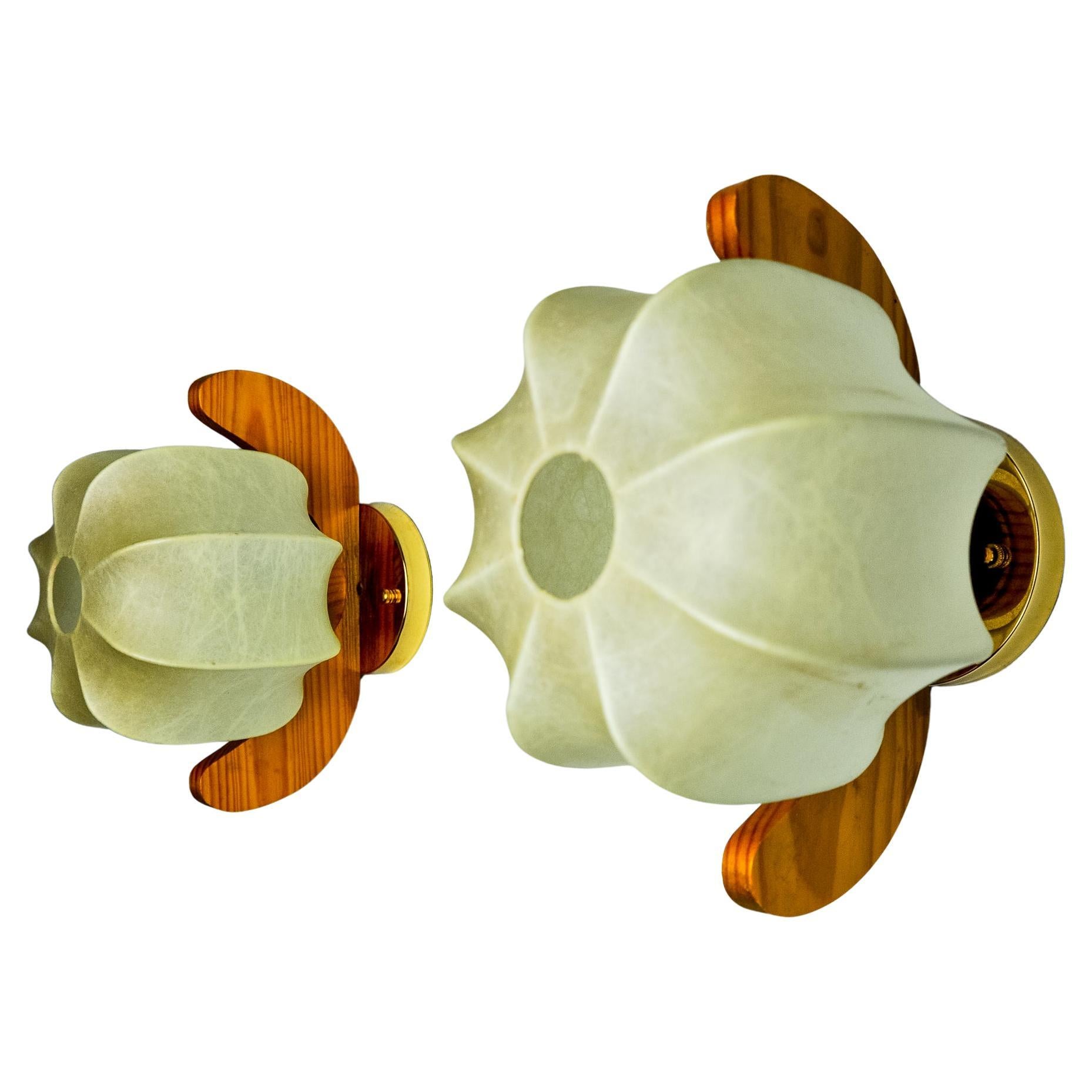 Pair of "cocoon" wall lights, Italy, 1960