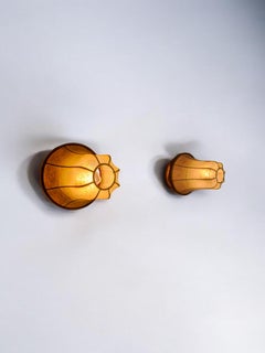 Pair of "cocoon" wall lights, pear shape, resin and pine, Italy, 1970