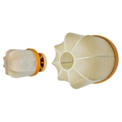 Paire de "Cocoon Lights", polymère et pin, Italie, 1970