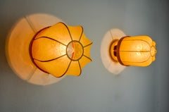 Paar "Cocoon" Wandleuchten, Harz und Kiefer, Italien, 1970