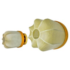 Paire de "Cocoon Lights", résine et pin, Italie, 1970