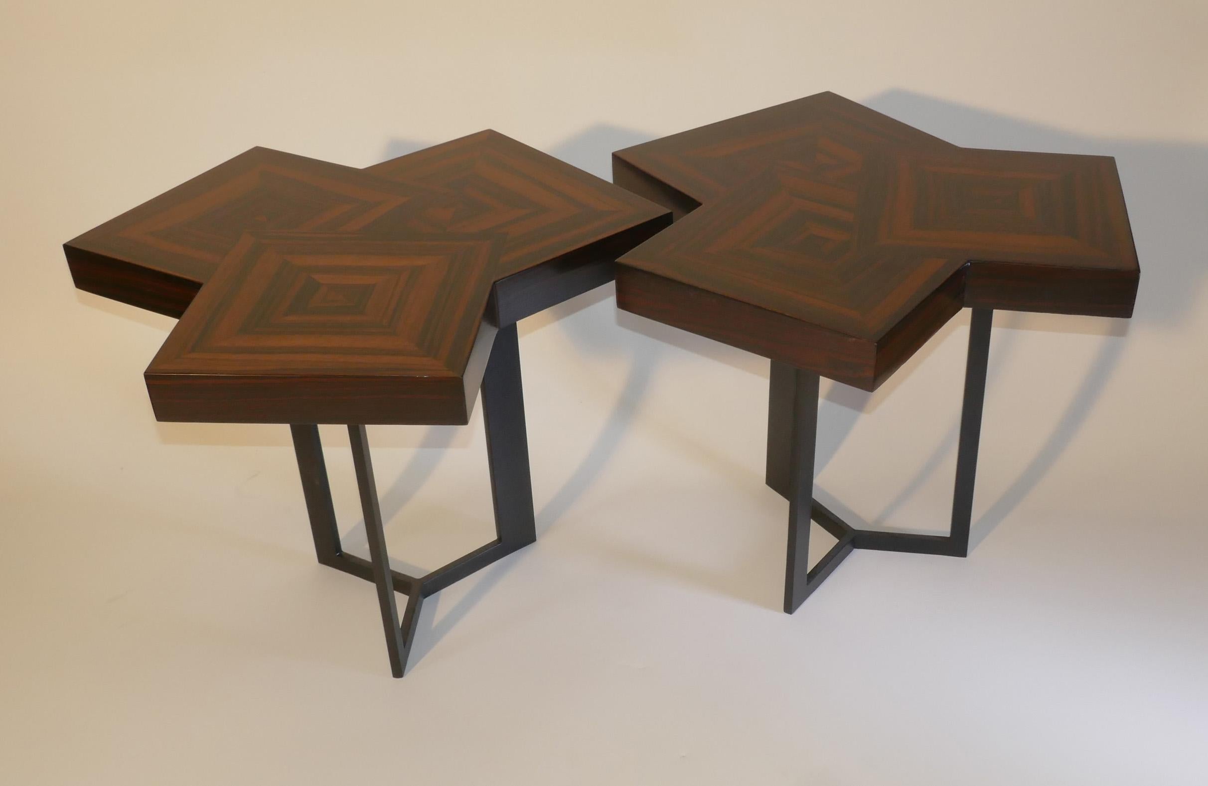 Français Nouvelle table basse Darck en marqueterie d'ébène de Macassar en vente