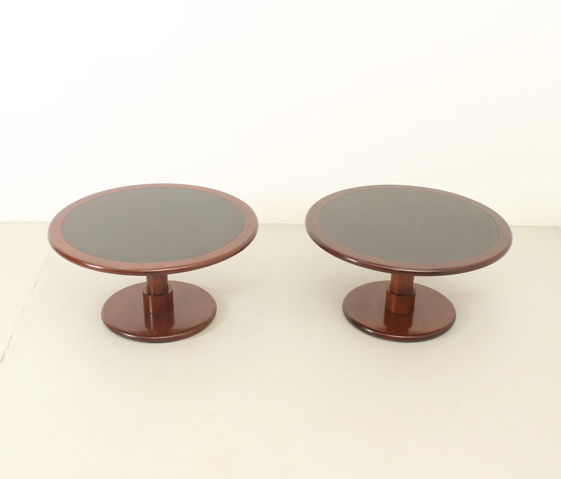 Mid-Century Modern Pair of Coffee or Side Tables by Spanish Architects Correa & Milá, 1960's For Sale