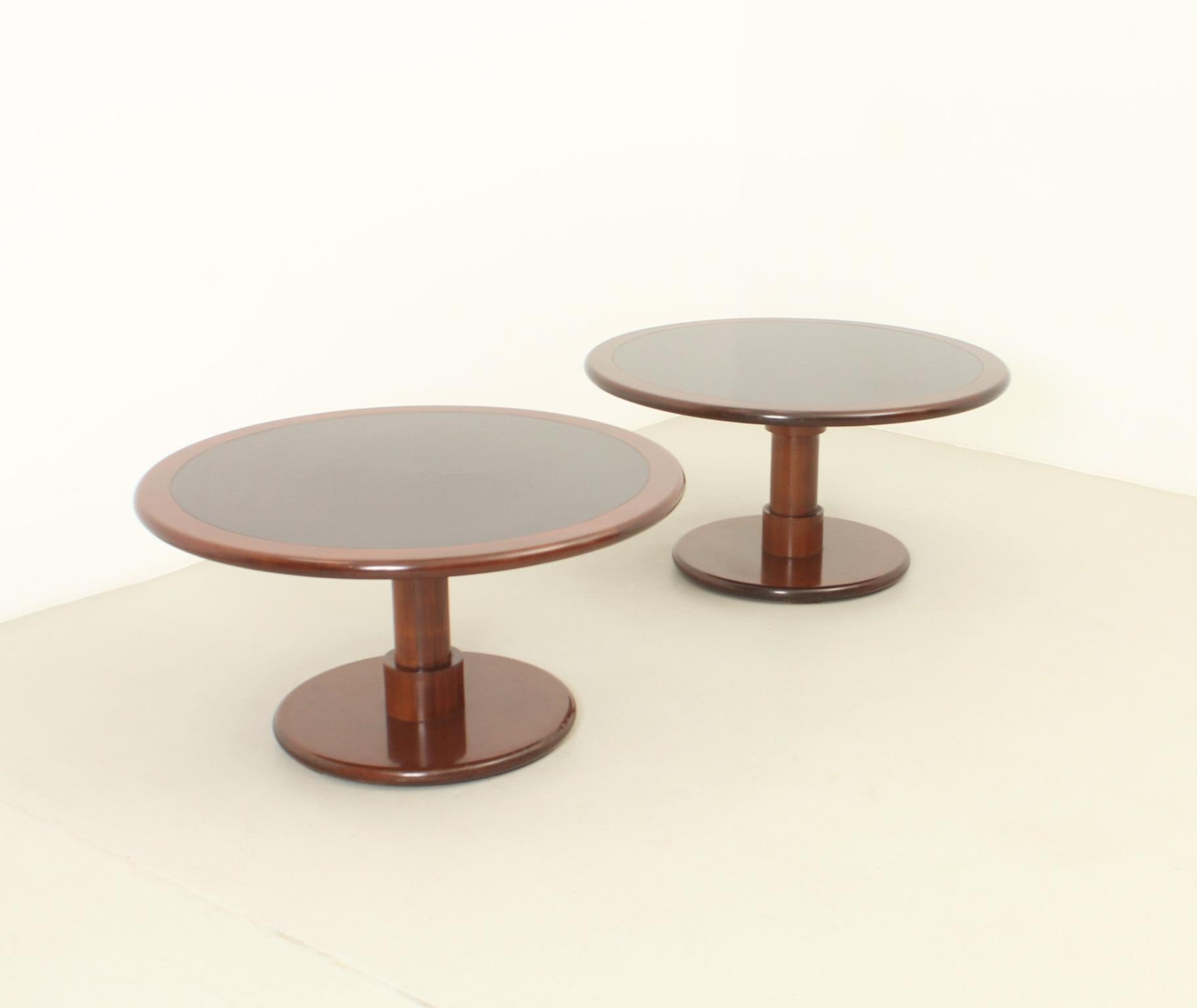 Pair of Coffee or Side Tables by Spanish Architects Correa & Milá, 1960's In Good Condition For Sale In Barcelona, ES