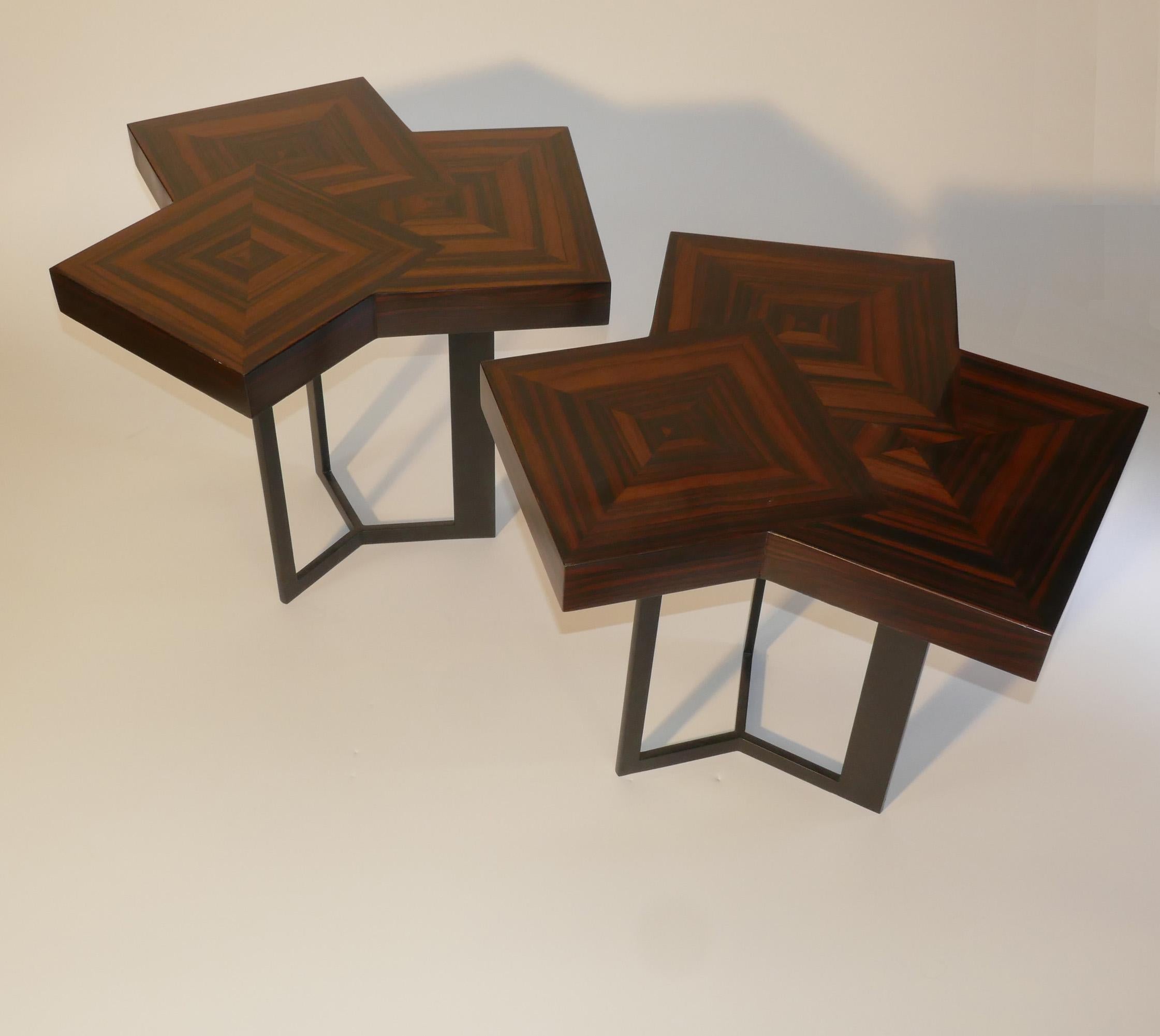 Tow coffee end table in Macassar ebony marquetry. The leg is in satin black metal.
This set can also be custom made.
Do not hesitate to ask for a shipping quote to get the best offer.