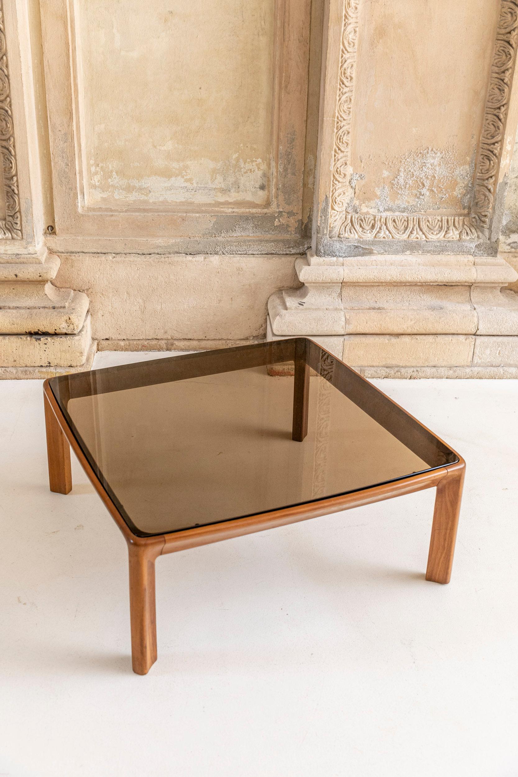 Late 20th Century Pair of Coffee Tables by to Angelo Mangiarotti for La Sorgente Dei Mobili