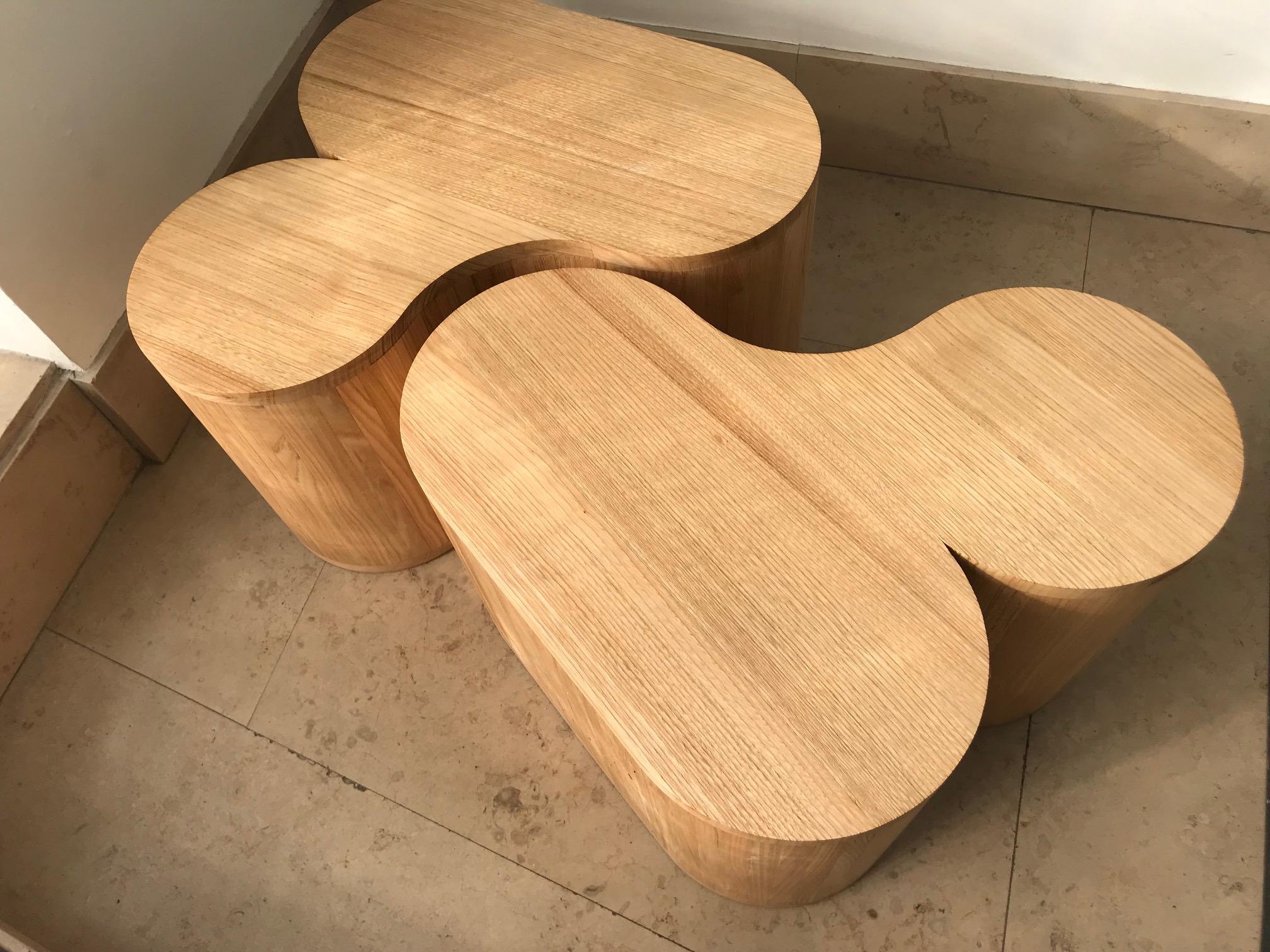 Pair of coffee tables 